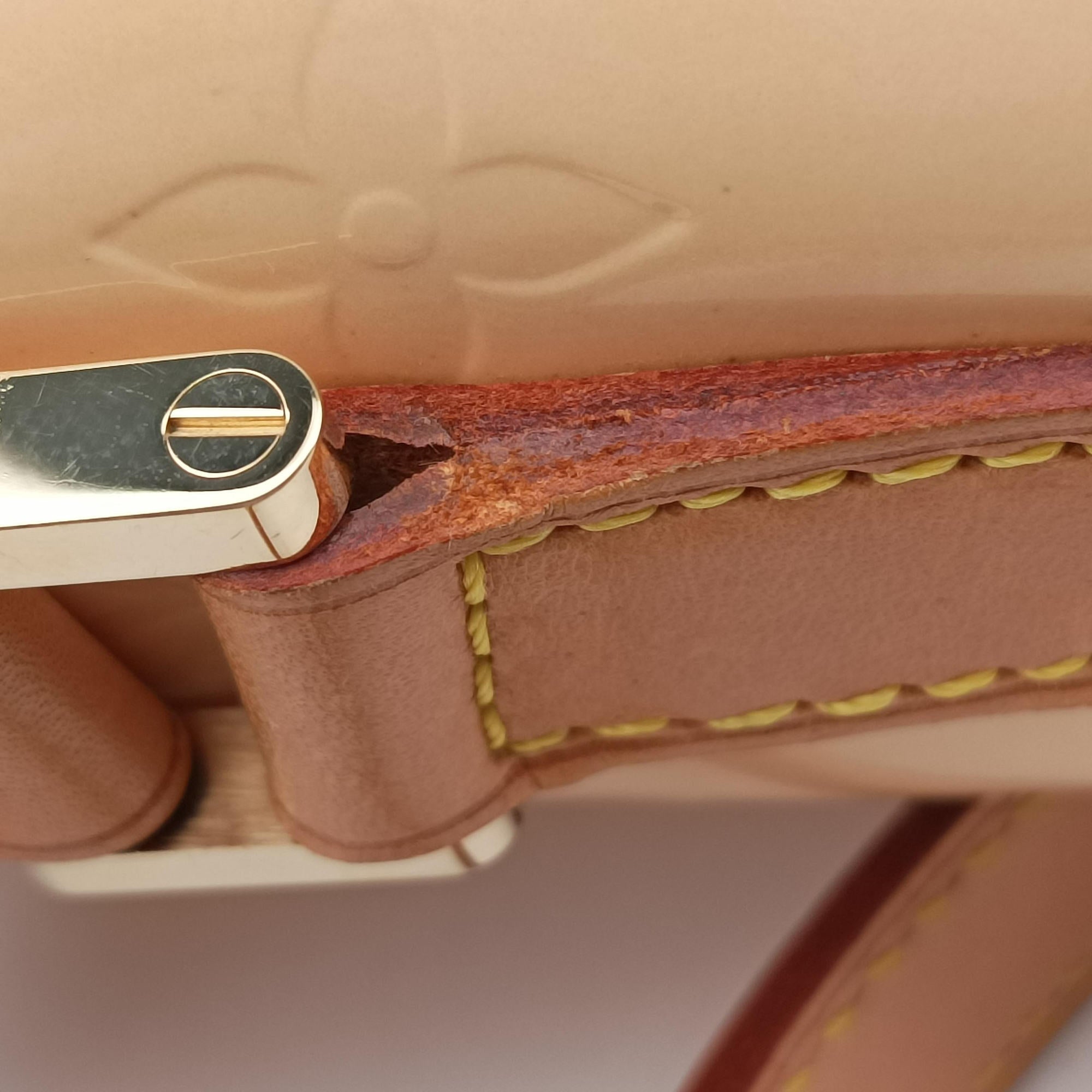 Pre-owned Louis Vuitton Sullivan Vertical Marshmallow Pink Vernis M91298 shoulderbag | stylenewstar