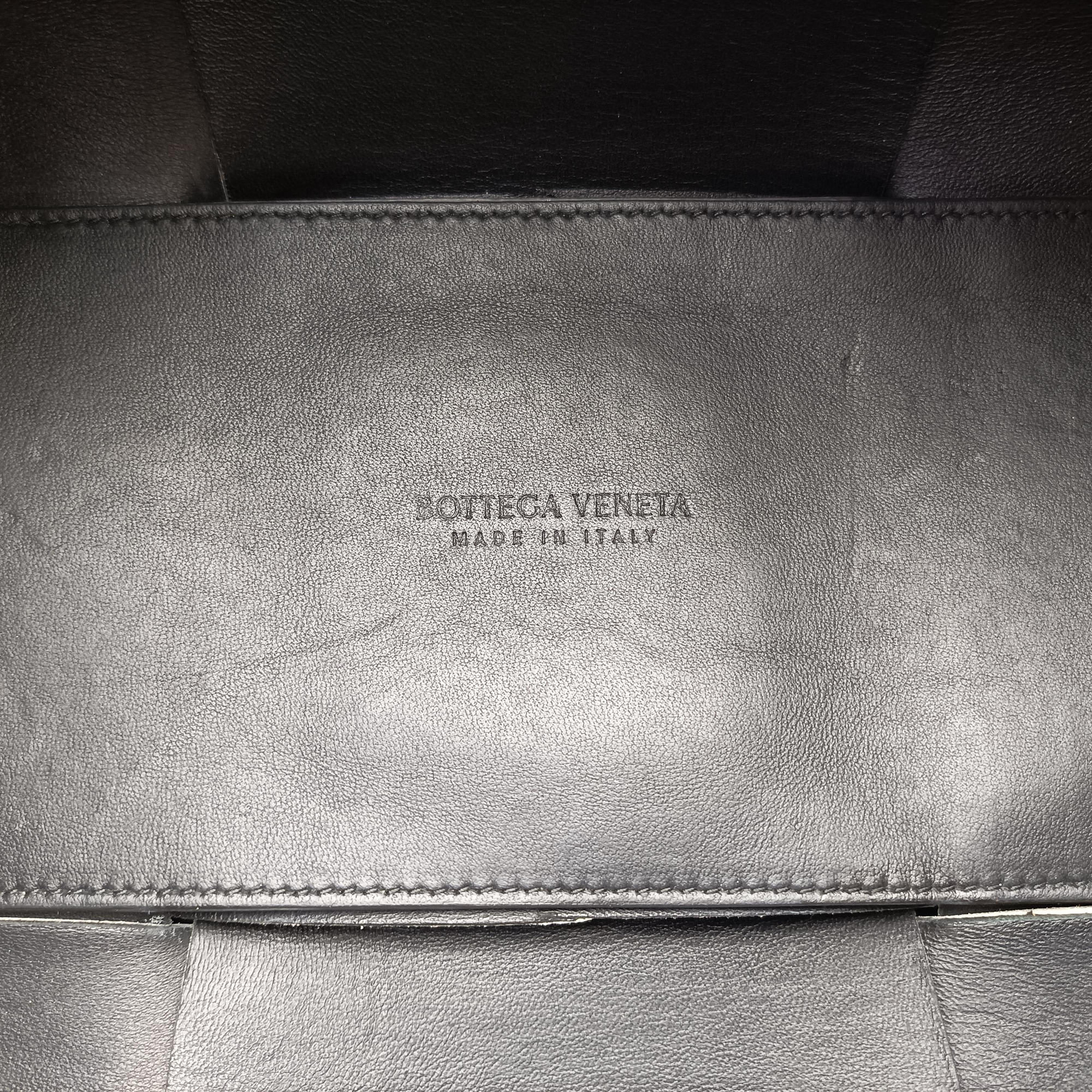 Vintage Bottega Veneta The Arcotote White lambskin  handbag | stylenewstar