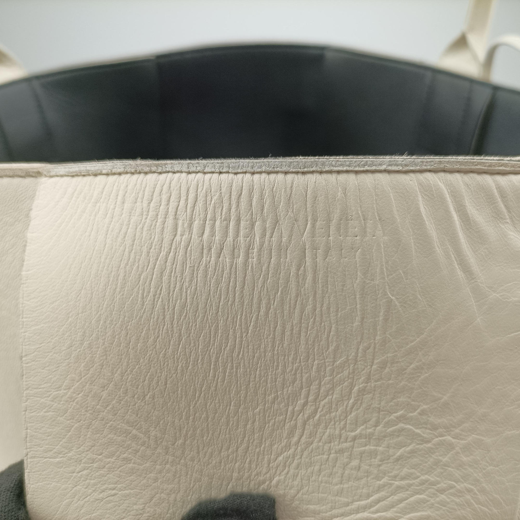 Vintage Bottega Veneta The Arcotote White lambskin  handbag | stylenewstar