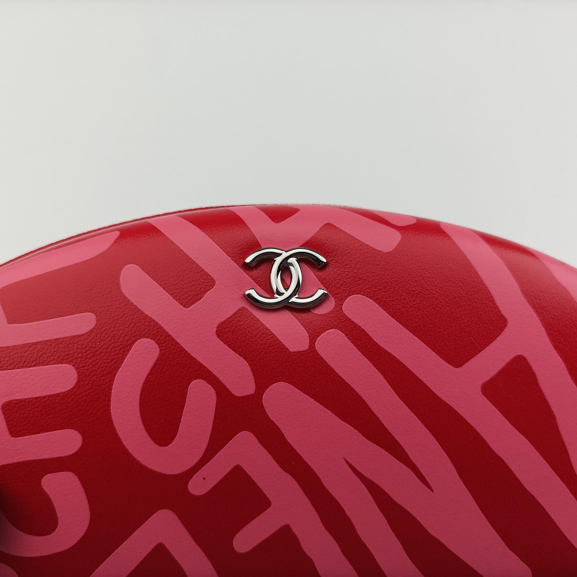 Pre-owned Chanel Coco Neige Convertible Zip Around Sunglasses Case Red Leather AP2368 handbag | stylenewstar