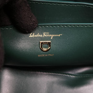 Pre-owned Ferragamo Studio Green Calfskin  shoulderbag | stylenewstar