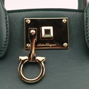 Pre-owned Ferragamo Studio Green Calfskin  shoulderbag | stylenewstar