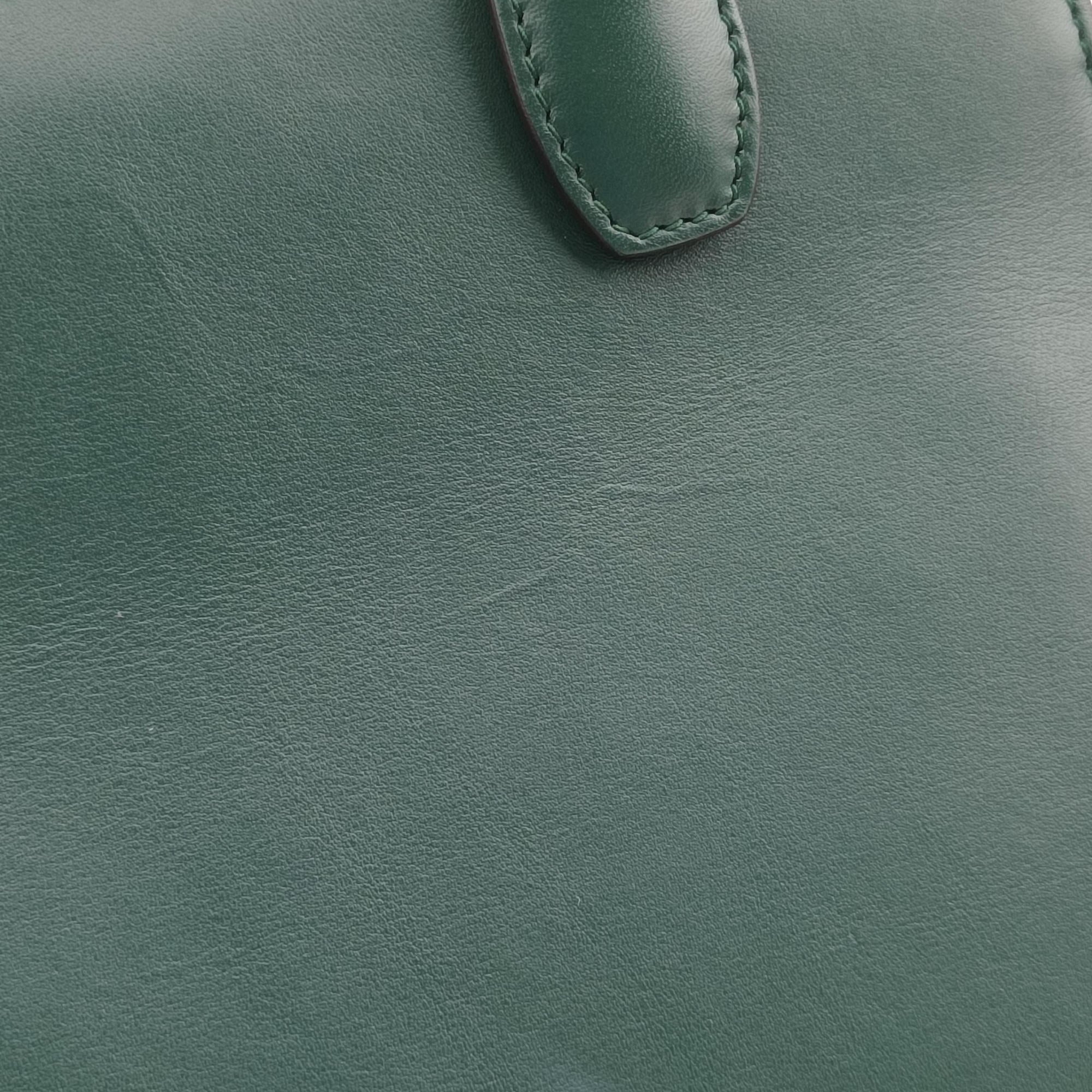 Pre-owned Ferragamo Studio Green Calfskin  shoulderbag | stylenewstar