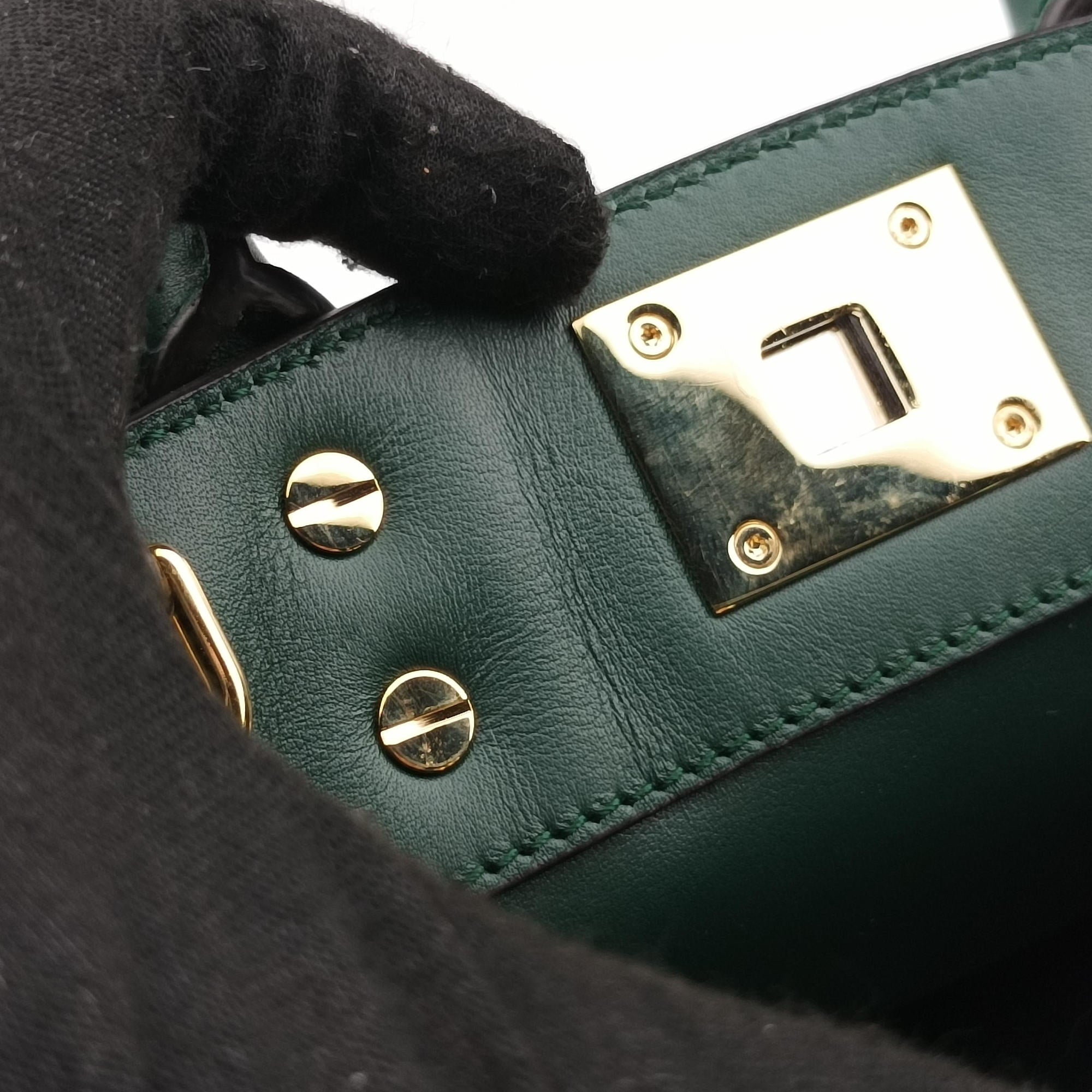 Pre-owned Ferragamo Studio Green Calfskin  shoulderbag | stylenewstar