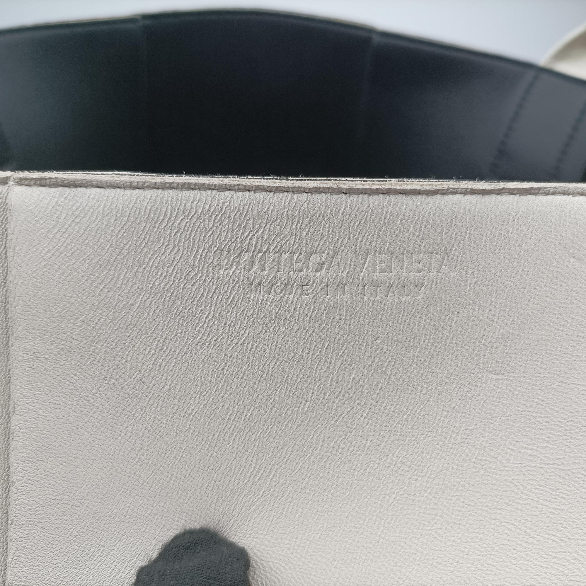 Pre-owned Bottega Veneta The Arcotote White lambskin  handbag | stylenewstar