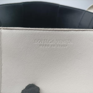 Pre-owned Bottega Veneta The Arcotote White lambskin  handbag | stylenewstar