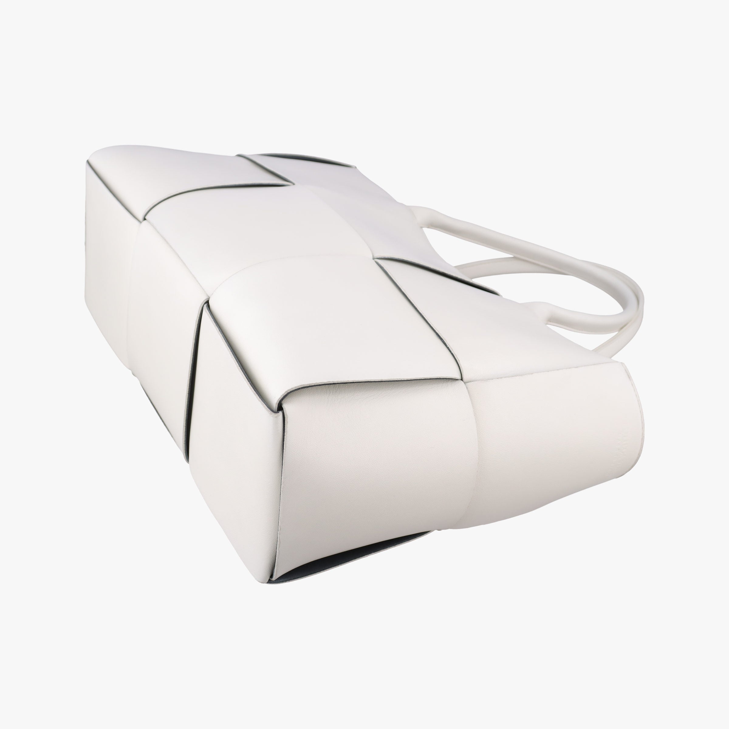 Pre-owned Bottega Veneta The Arcotote White lambskin  handbag | stylenewstar