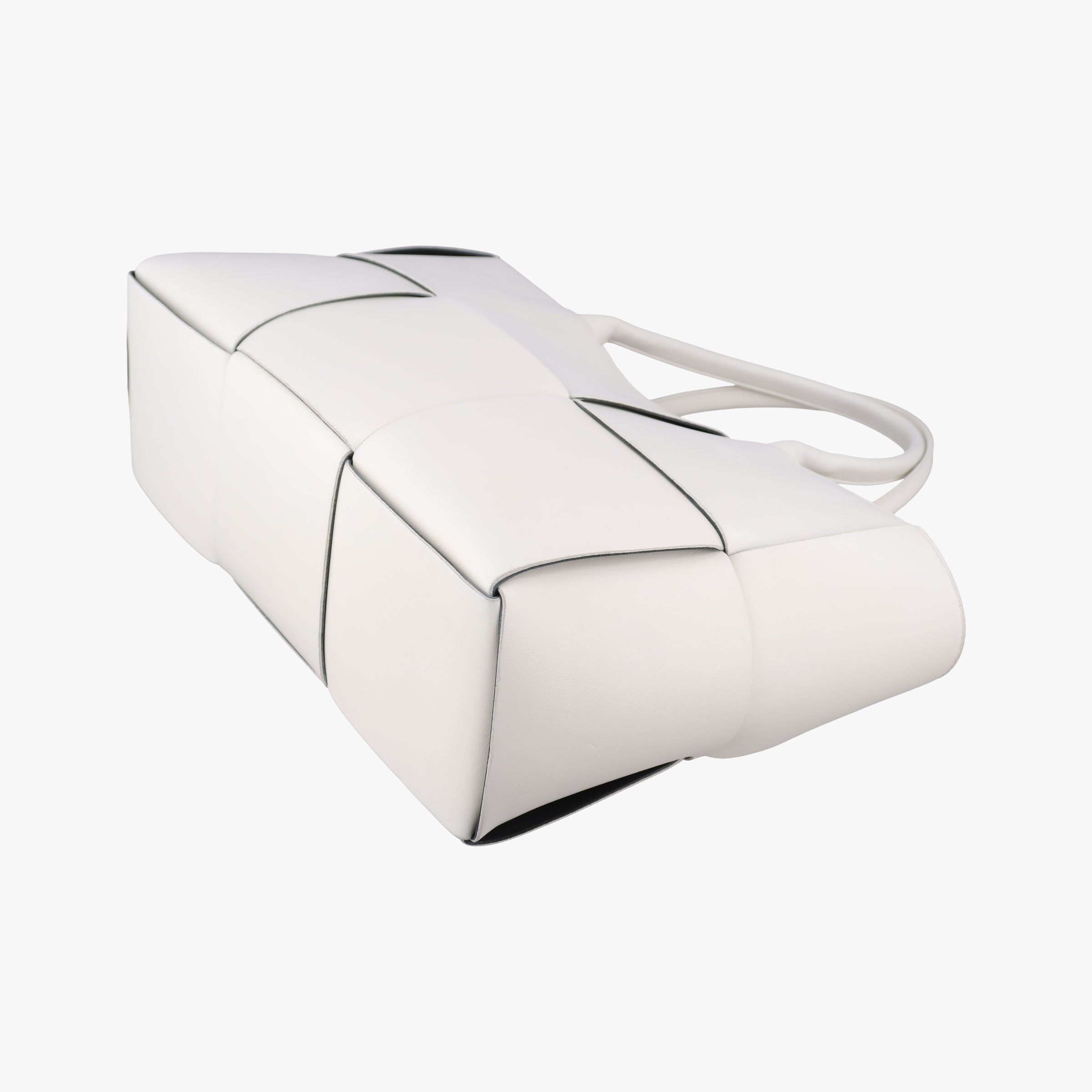 Pre-owned Bottega Veneta The Arcotote White lambskin  handbag | stylenewstar