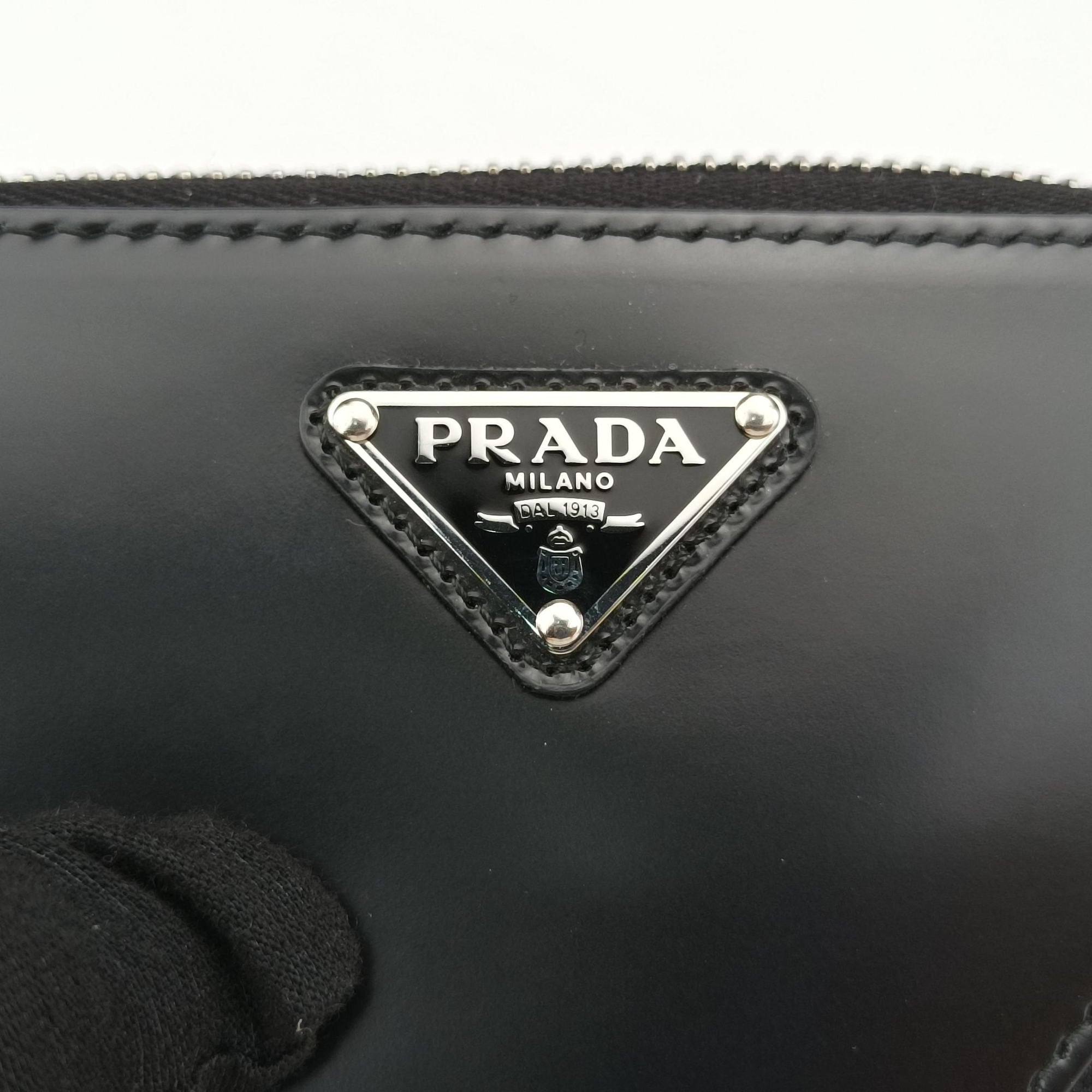 Vintage Prada Triangle Chain Pouch Black Leather  shoulderbag | stylenewstar