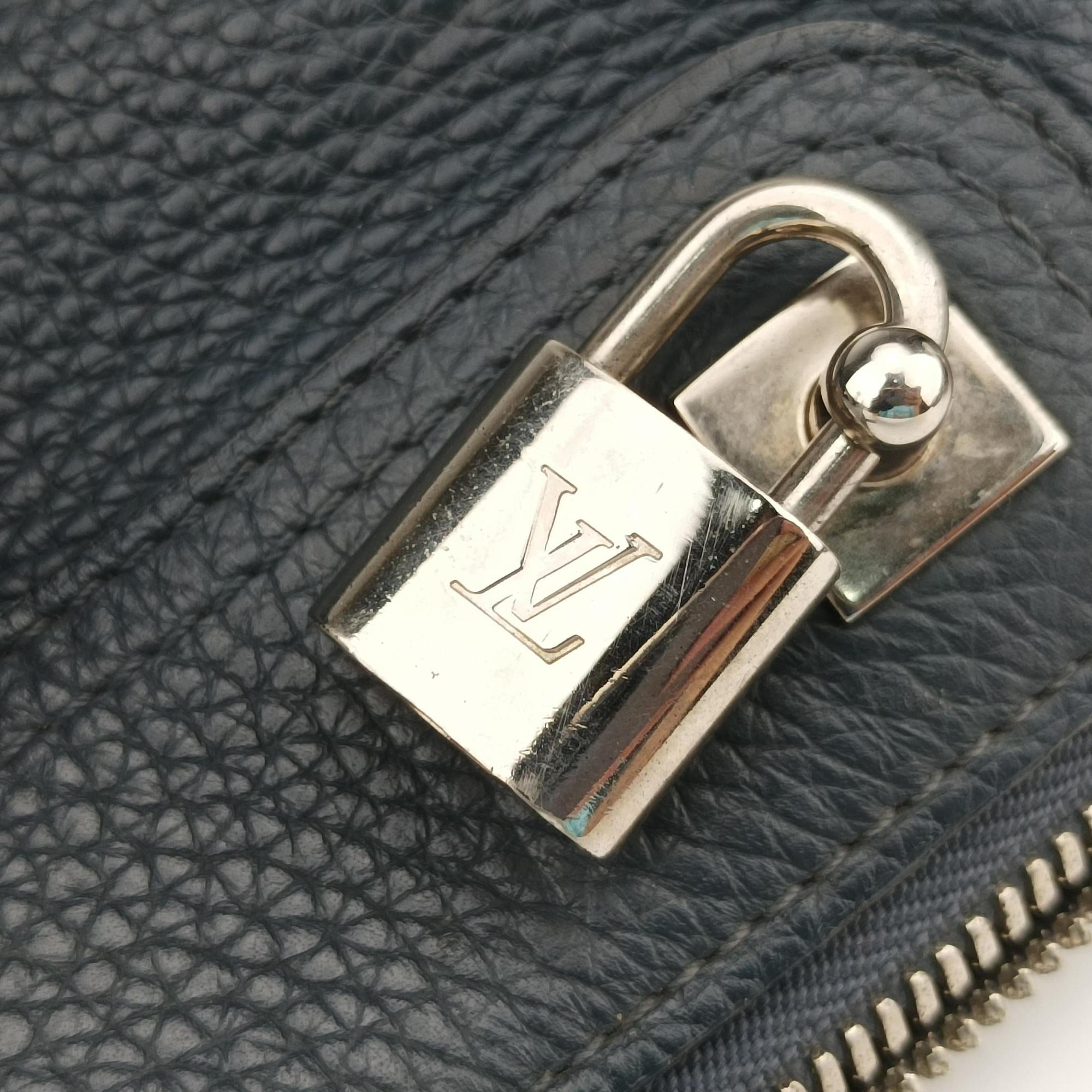 Pre-owned Louis Vuitton Greenwich Marine Taurillon Leather M94477 shoulderbag | stylenewstar