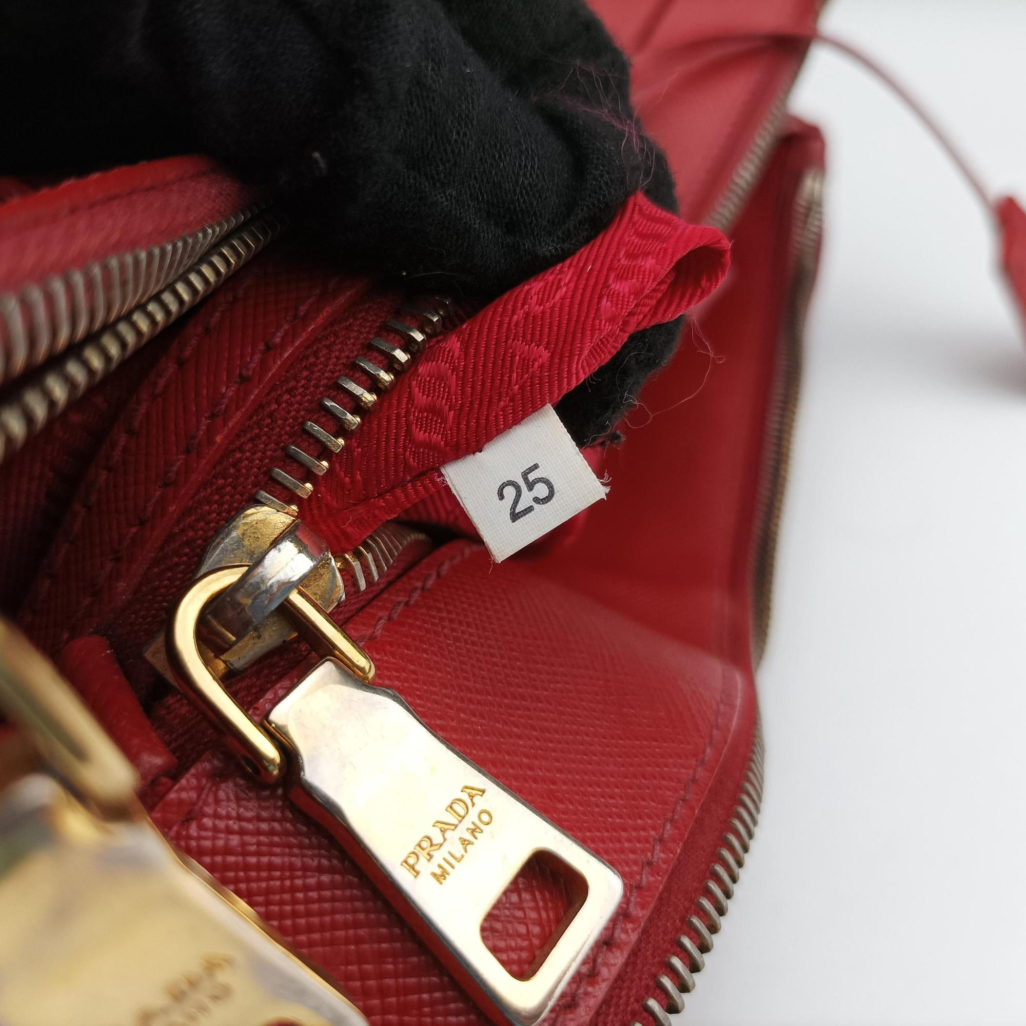 Pre-owned Prada Galleria Red SAFFIANO Leather BN1786 handbag | stylenewstar