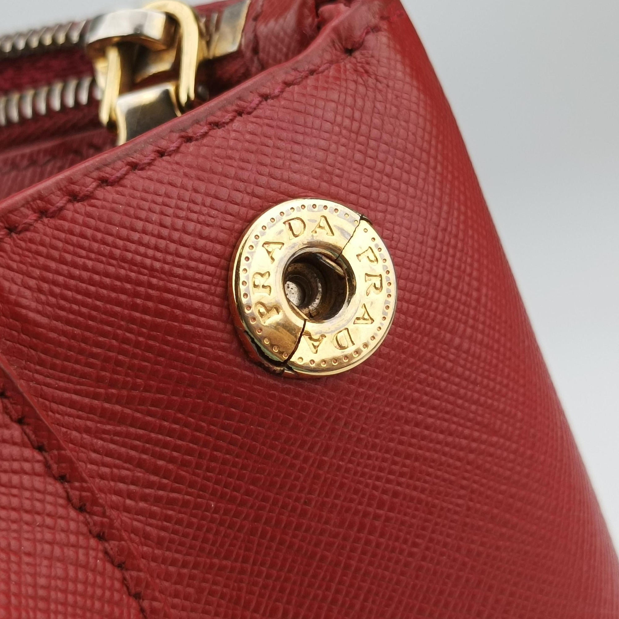 Pre-owned Prada Galleria Red SAFFIANO Leather BN1786 handbag | stylenewstar