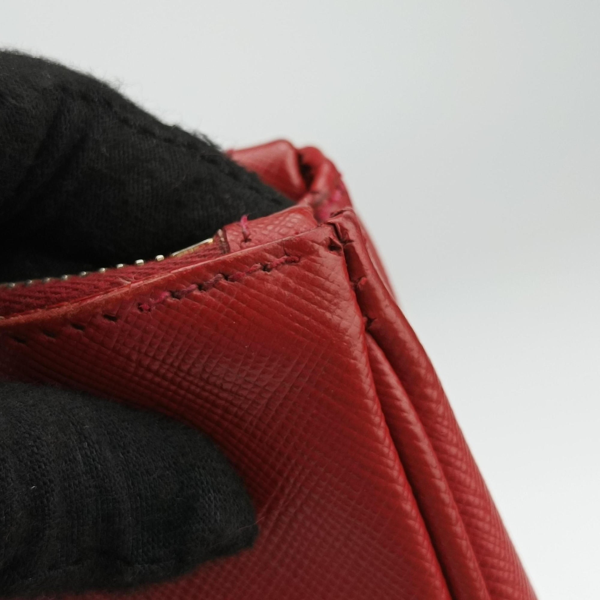 Pre-owned Prada Galleria Red SAFFIANO Leather BN1786 handbag | stylenewstar