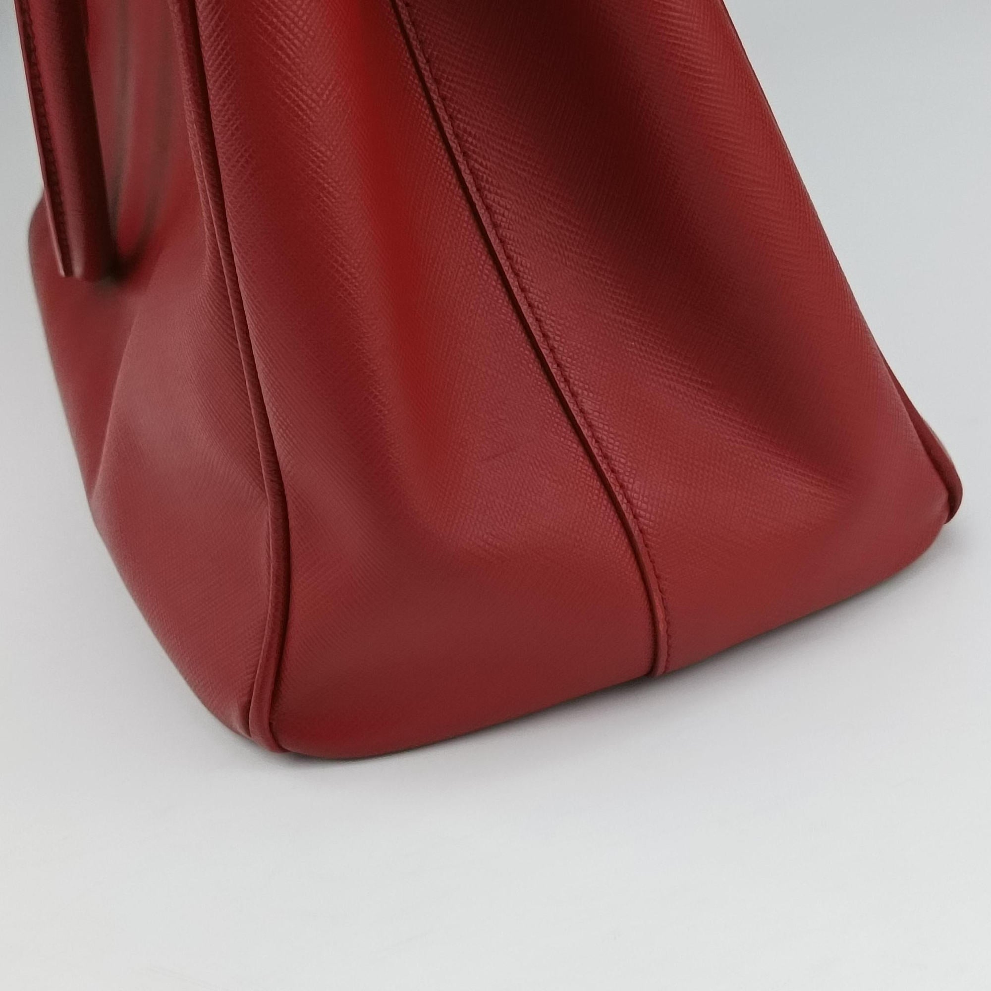 Pre-owned Prada Galleria Red SAFFIANO Leather BN1786 handbag | stylenewstar