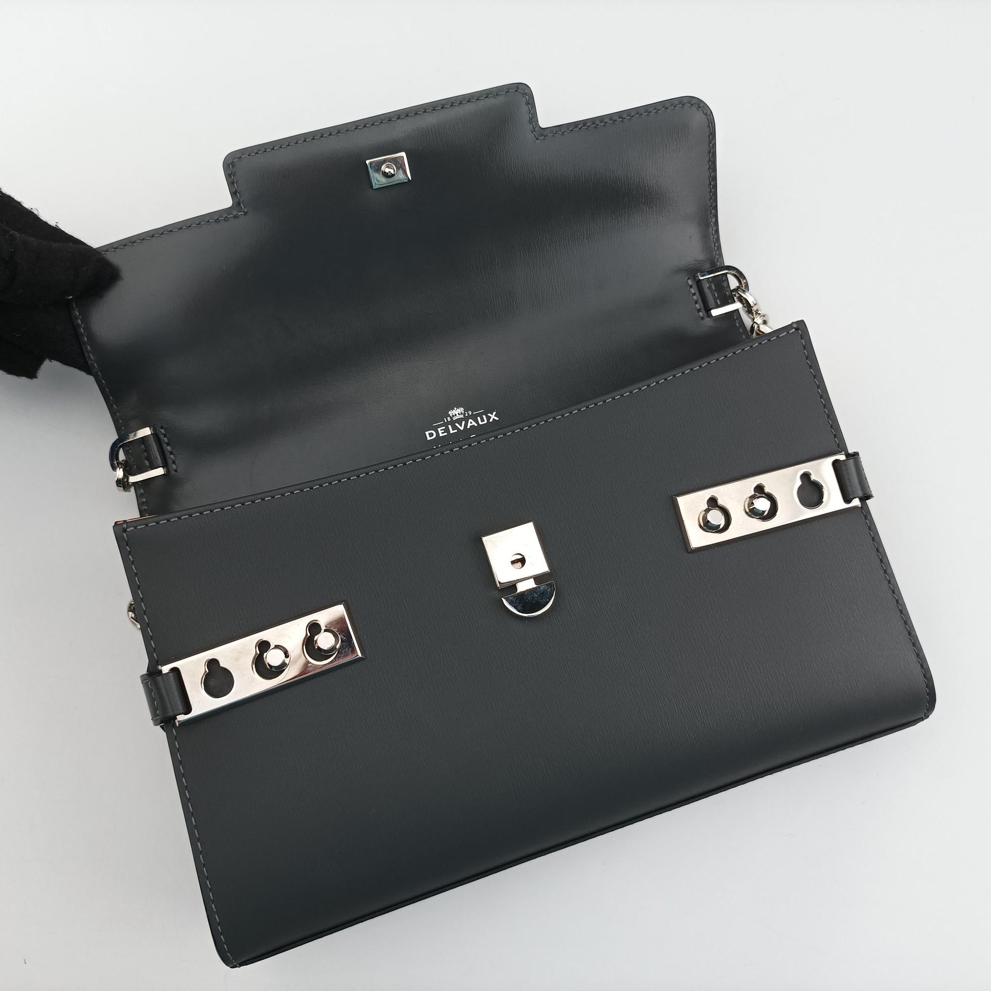 Pre-owned Delvaux Delvaux Tempete Pochette gray Leather  shoulderbag | stylenewstar
