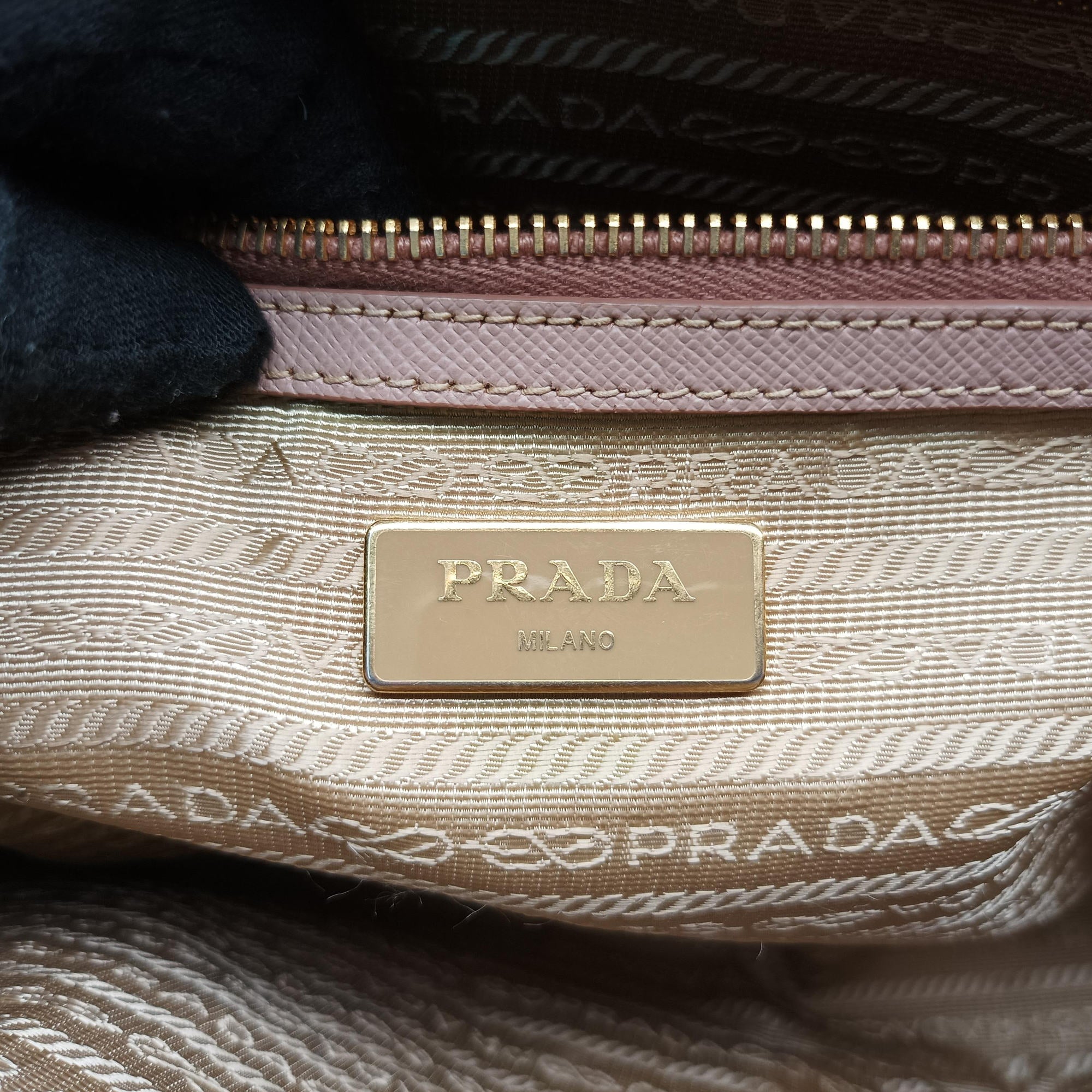 Vintage Prada Galleria Pink SAFFIANO Leather BN1786 shoulderbag | stylenewstar