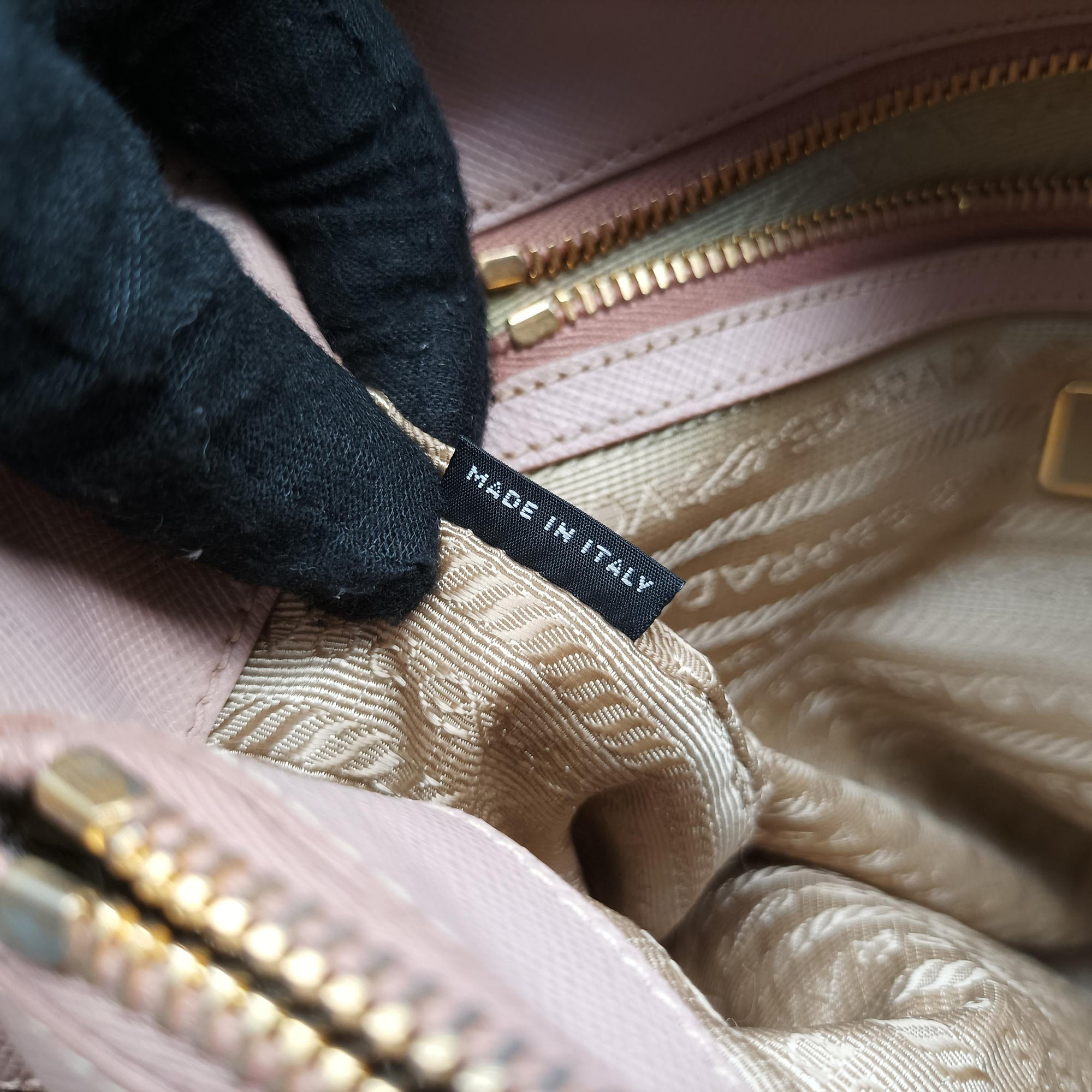 Vintage Prada Galleria Pink SAFFIANO Leather BN1786 shoulderbag | stylenewstar