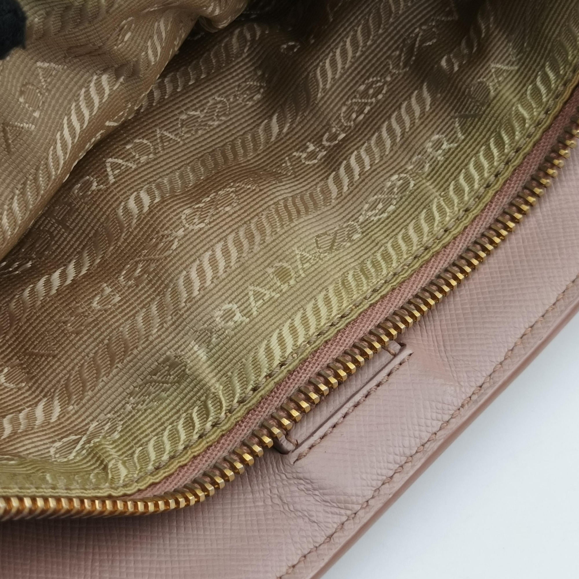 Vintage Prada Galleria Pink SAFFIANO Leather BN1786 shoulderbag | stylenewstar