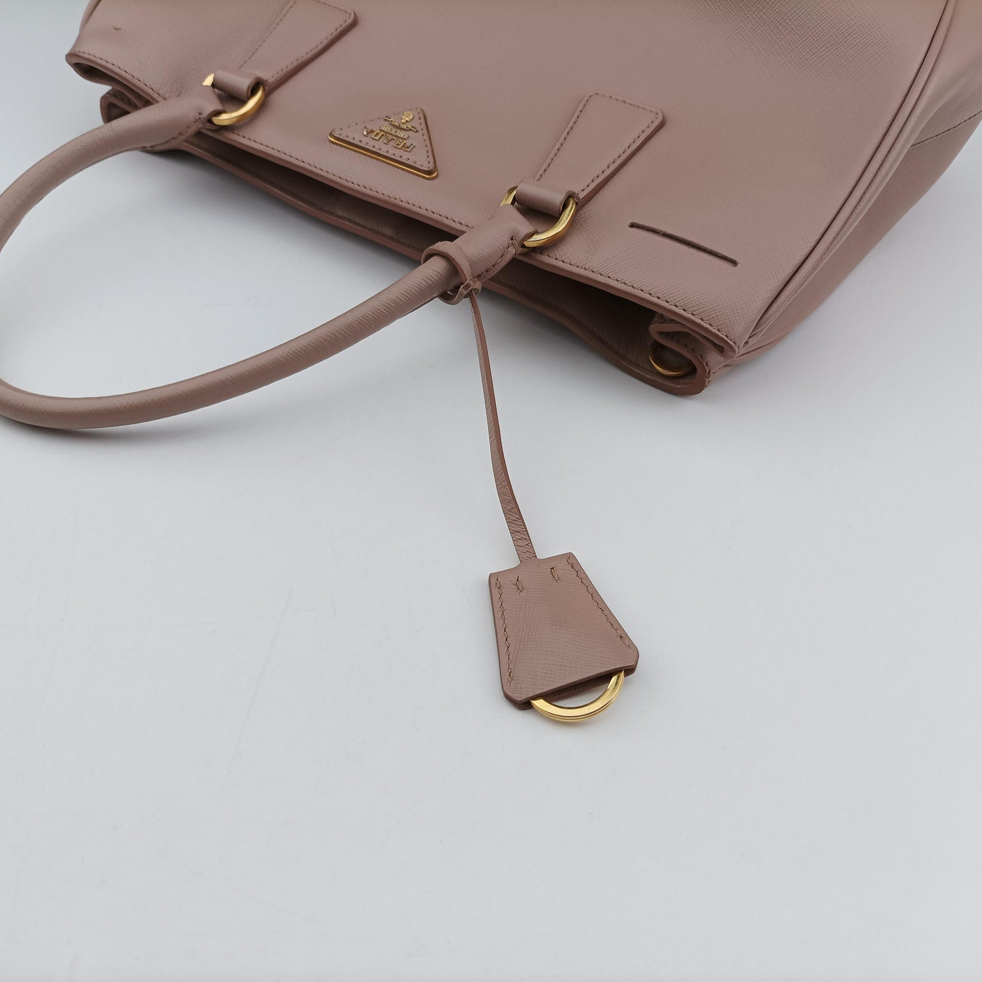 Vintage Prada Galleria Pink SAFFIANO Leather BN1786 shoulderbag | stylenewstar