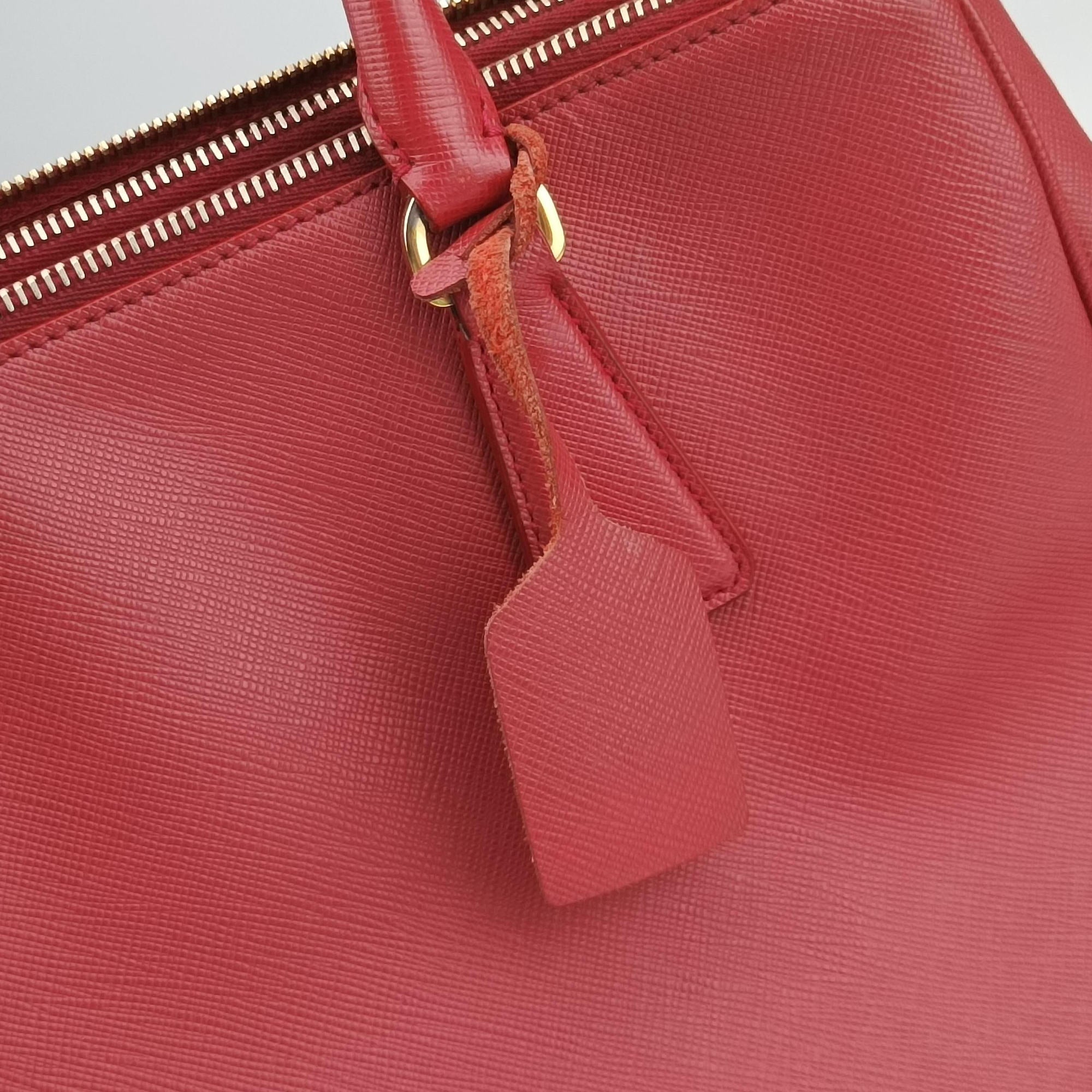 Pre-owned Prada Galleria Red SAFFIANO Leather BN1874 handbag | stylenewstar