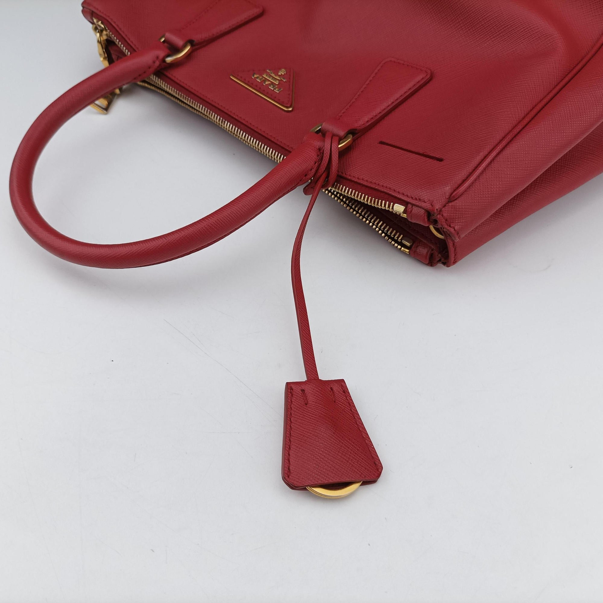 Pre-owned Prada Galleria Red SAFFIANO Leather BN1874 handbag | stylenewstar