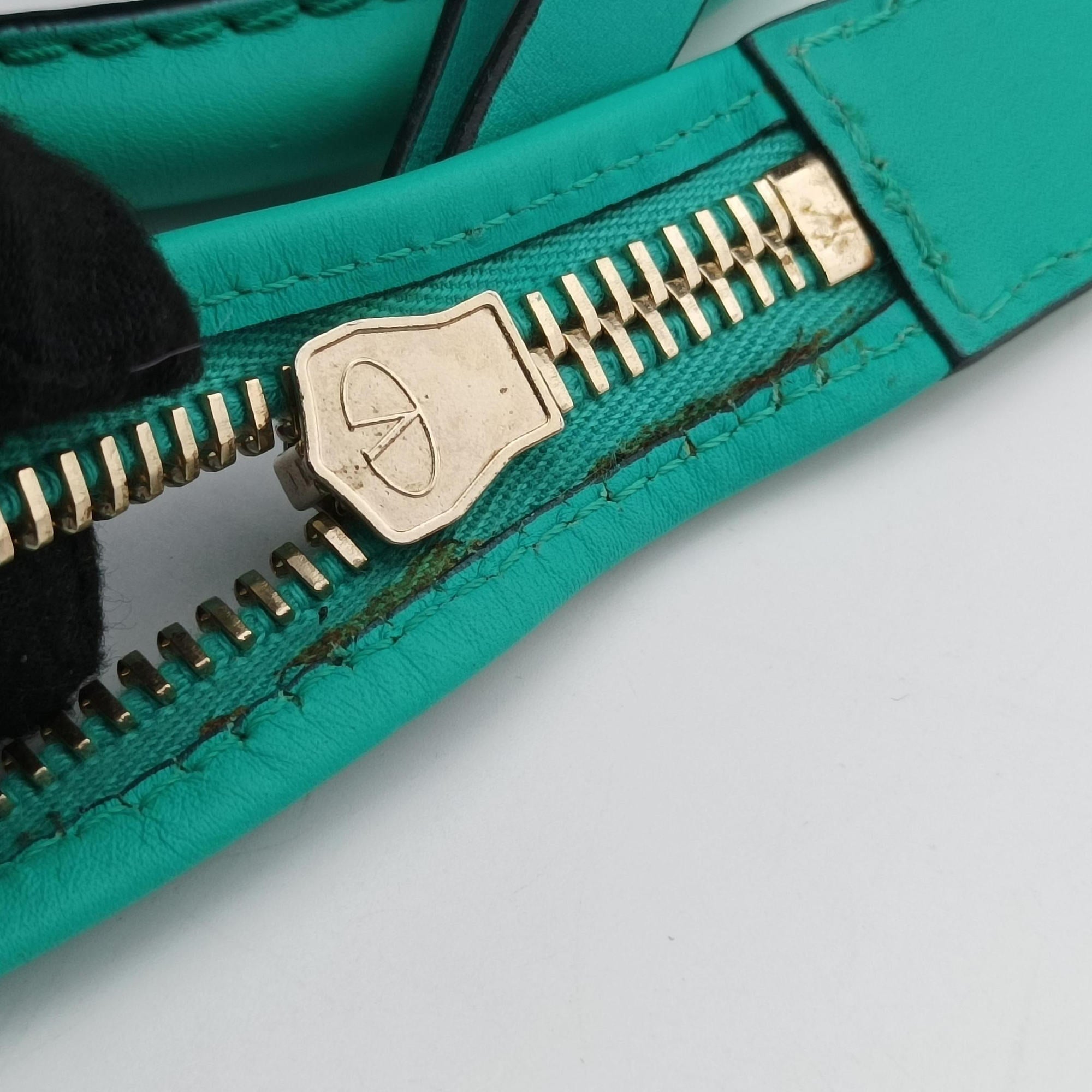 Pre-owned Valentino Rockstud Blue leather  shoulderbag | stylenewstar