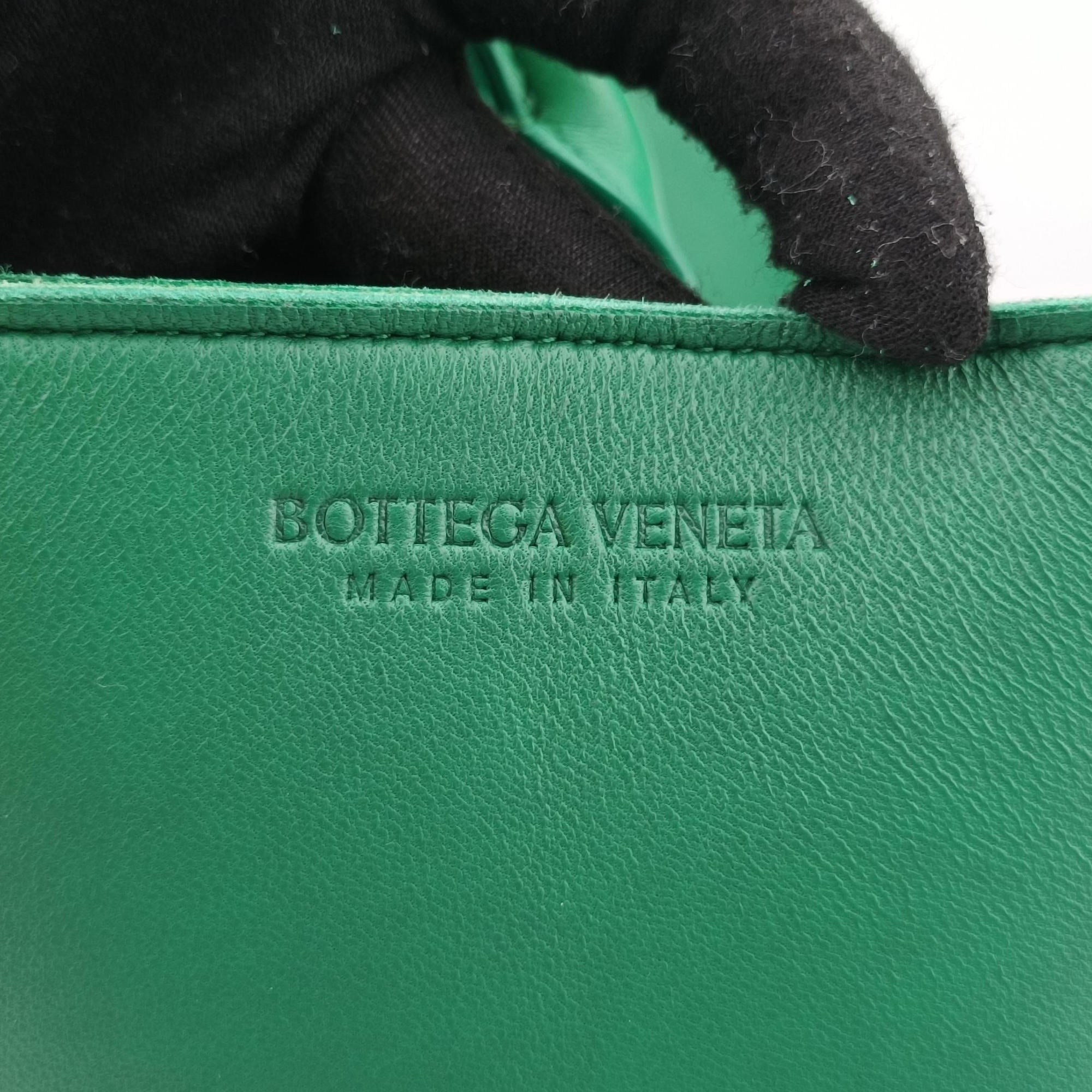Pre-owned Bottega Veneta THE ARCO Tote Medium Green lambskin  handbag | stylenewstar