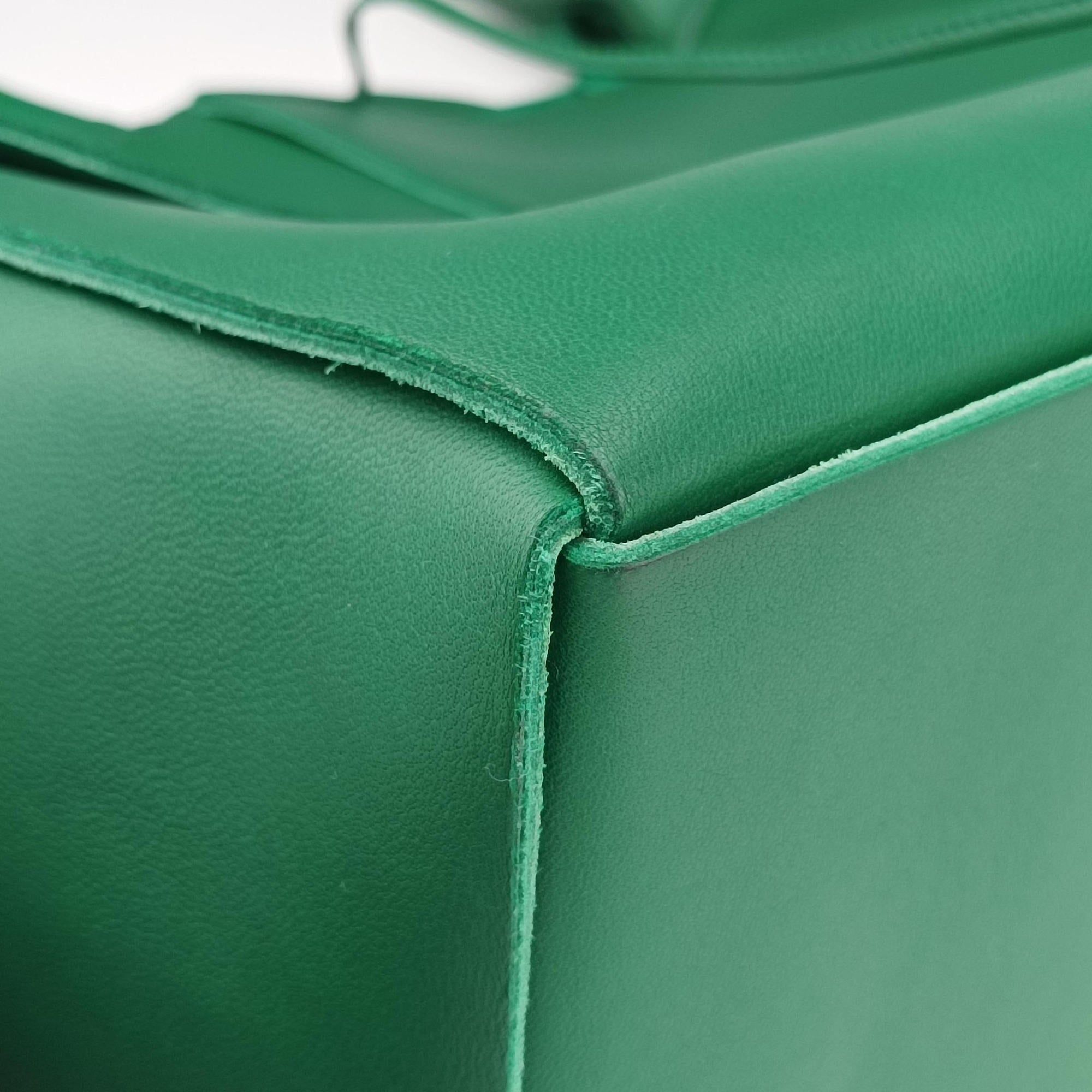 Pre-owned Bottega Veneta THE ARCO Tote Medium Green lambskin  handbag | stylenewstar