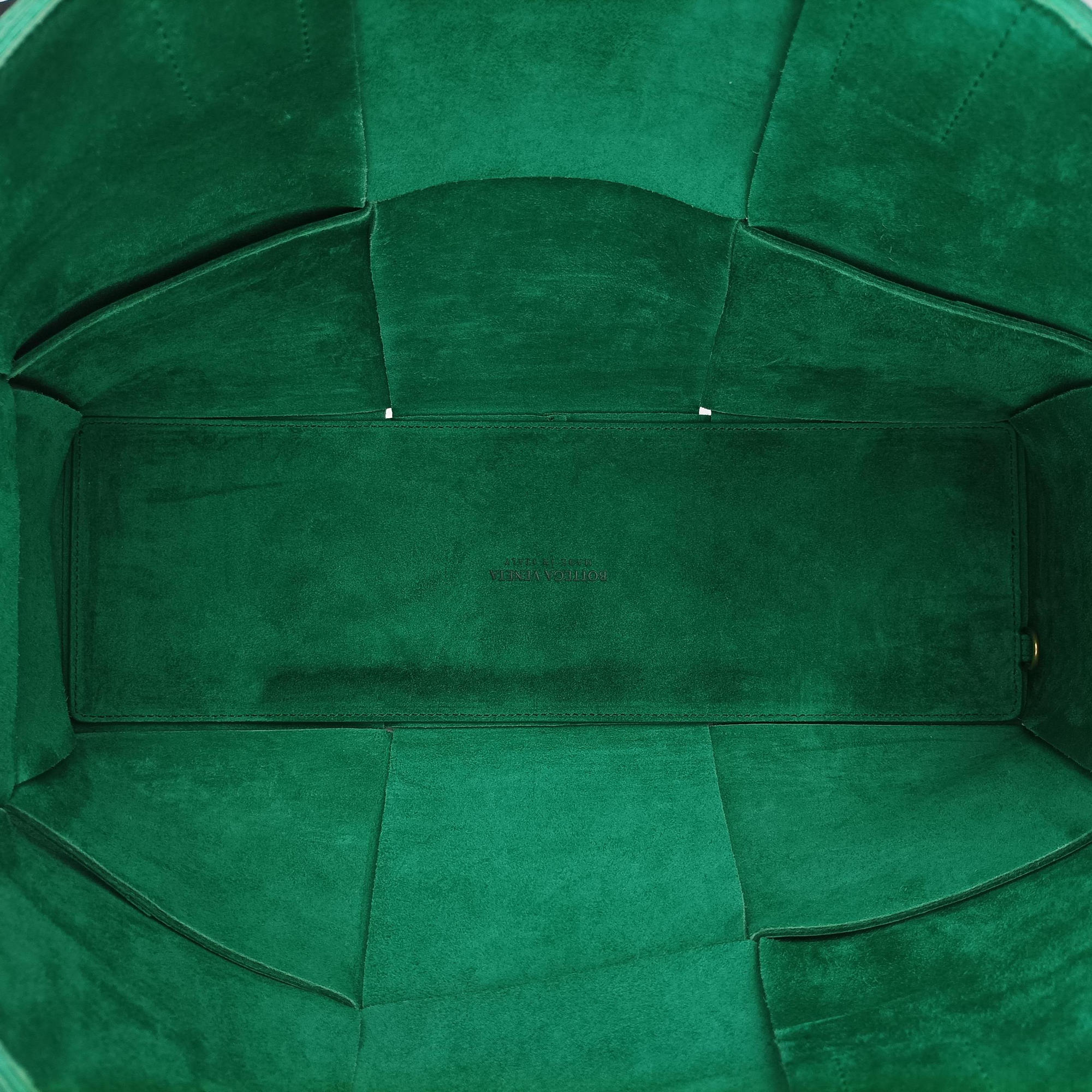 Pre-owned Bottega Veneta THE ARCO Tote Medium Green lambskin  handbag | stylenewstar