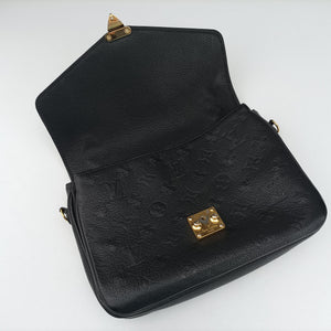 Pre-owned Louis Vuitton Pochette Metis MM Black Monogram Empreinte M41487 shoulderbag | stylenewstar