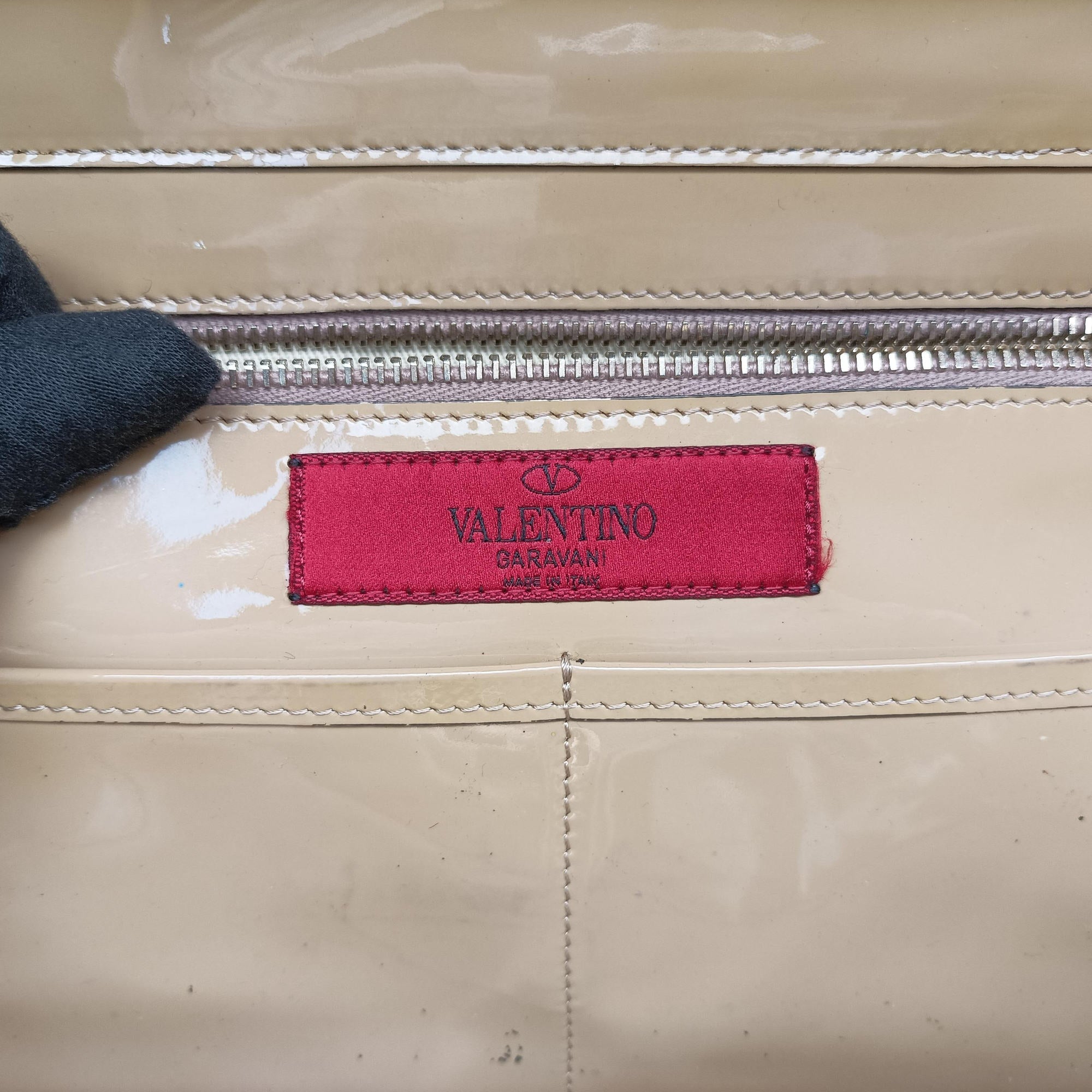 Pre-owned Valentino Rockstud khaki Patent Leather  shoulderbag | stylenewstar