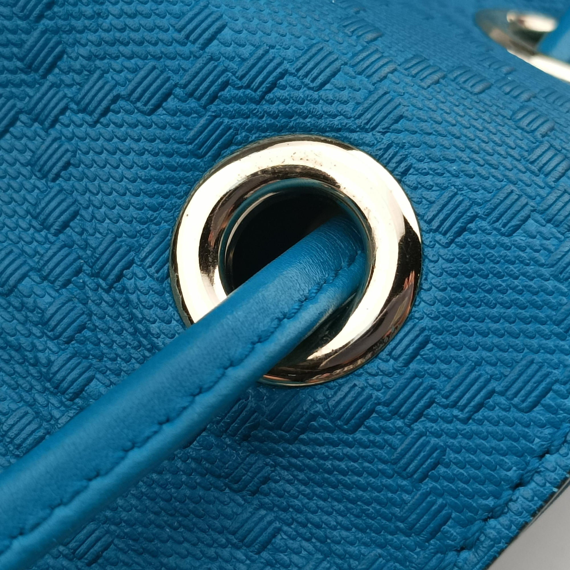 Pre-owned Gucci Bright Diamante Bucket Blue Leather 354229 shoulderbag | stylenewstar