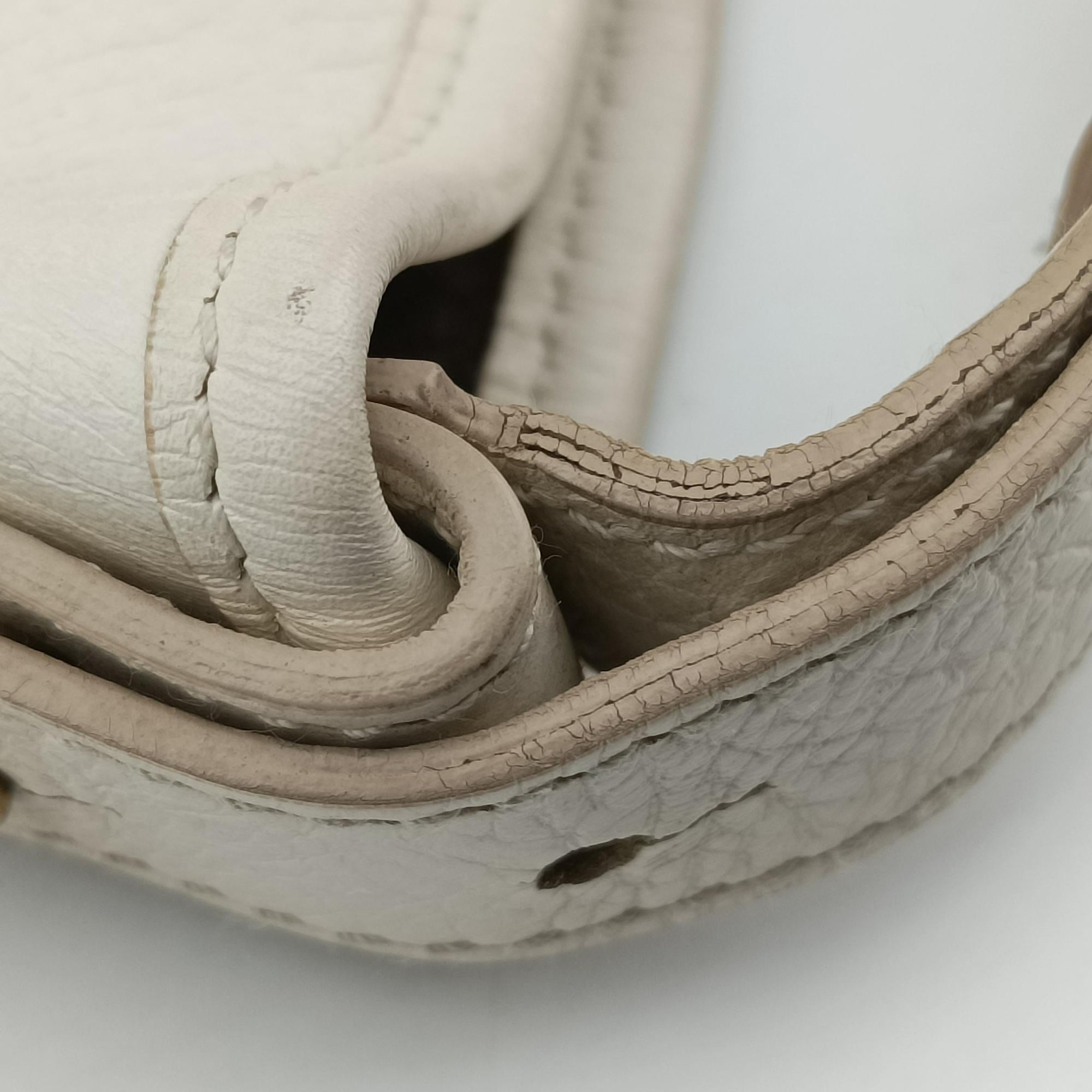 Pre-owned Yves Saint Laurent Mombasa White Leather 484514 handbag | stylenewstar