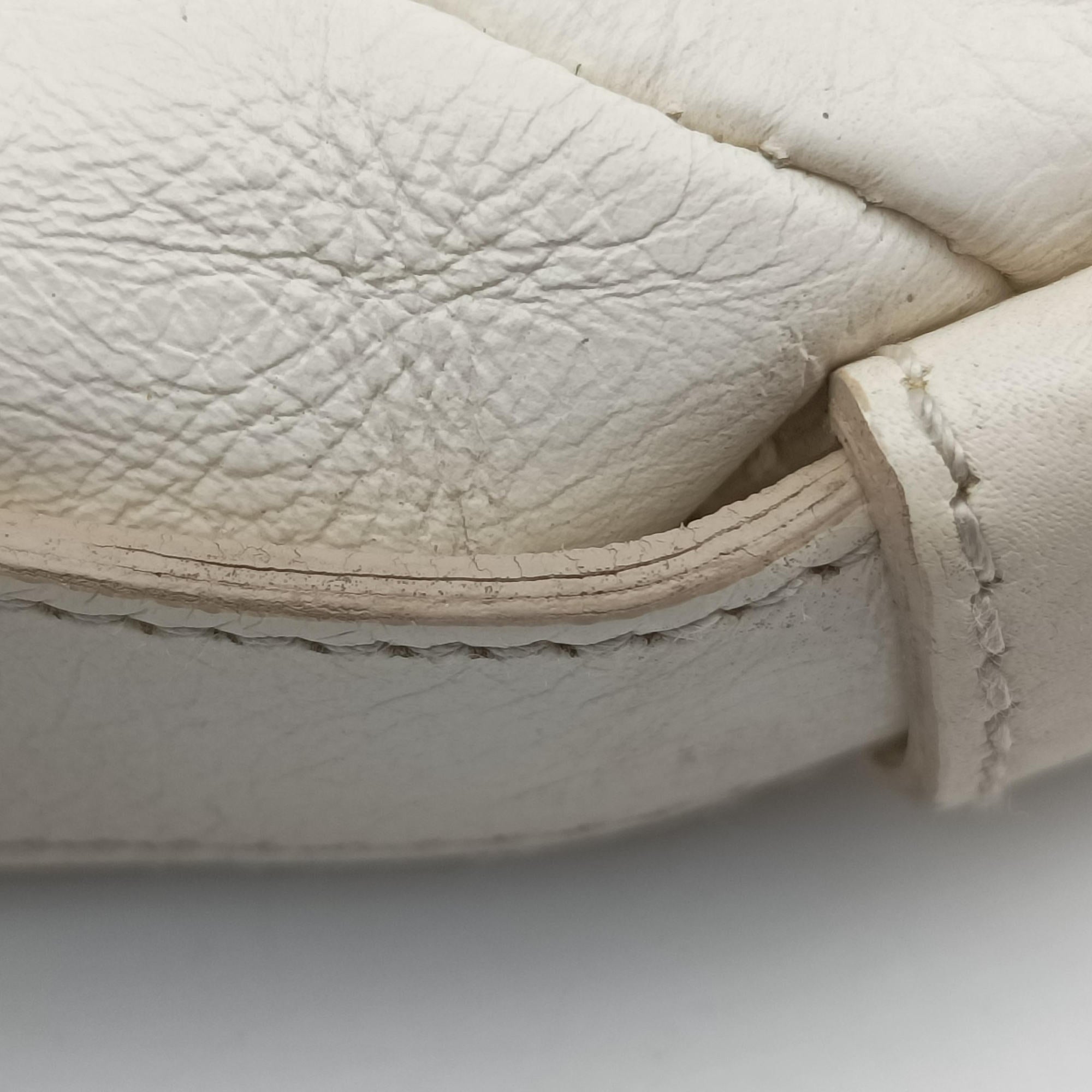 Pre-owned Yves Saint Laurent Mombasa White Leather 484514 handbag | stylenewstar