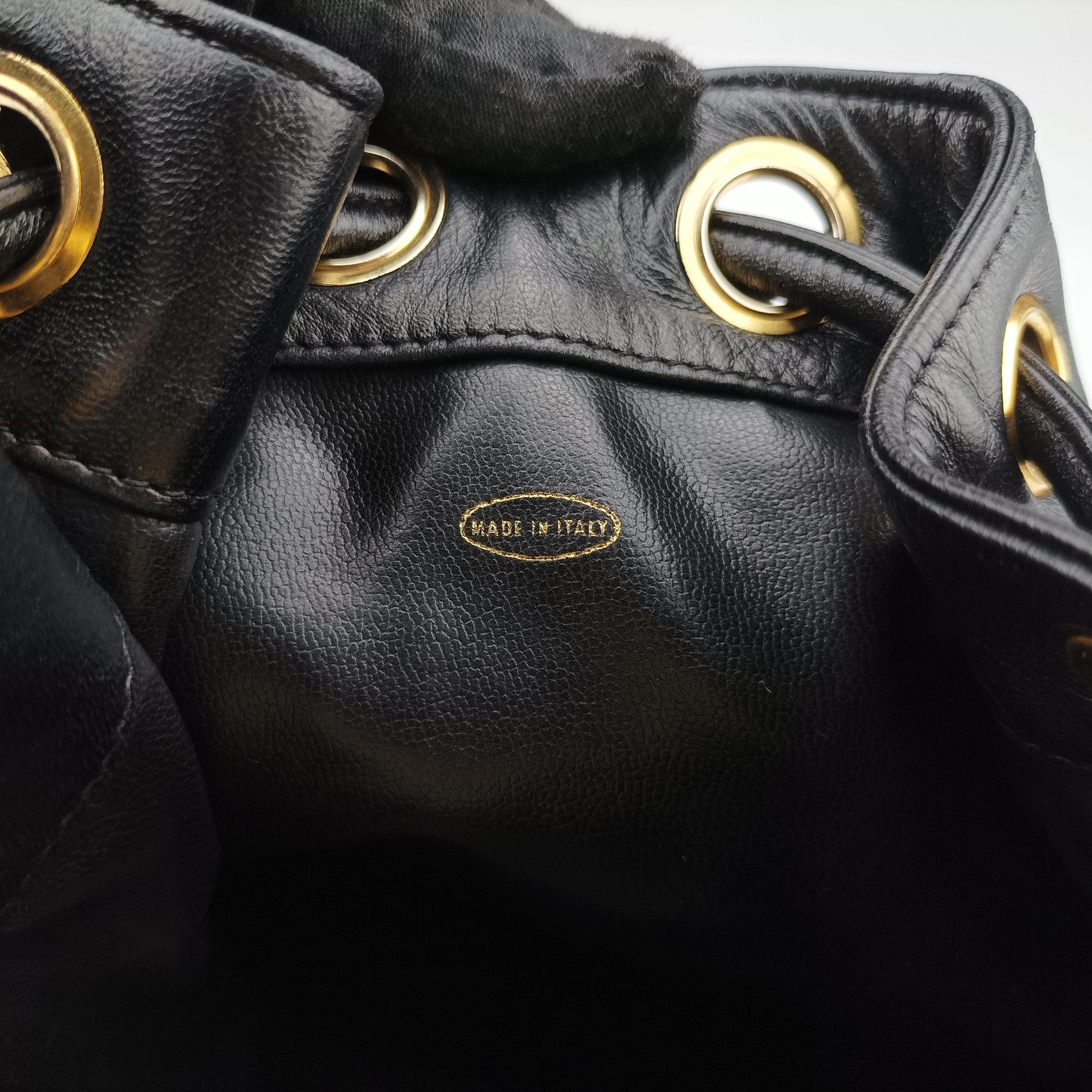 Vintage Chanel CC Logo Black Lambskin  shoulderbag | stylenewstar