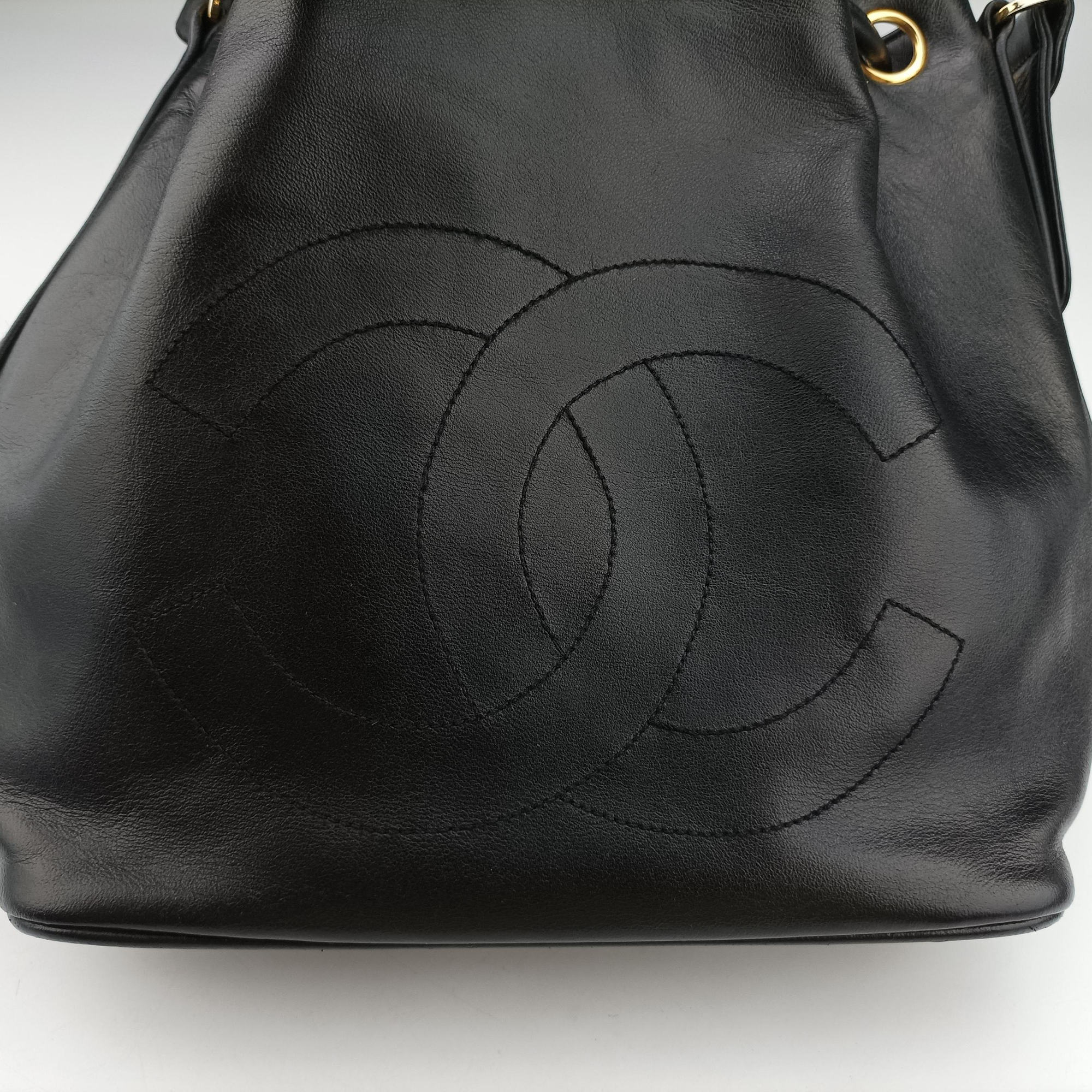 Vintage Chanel CC Logo Black Lambskin  shoulderbag | stylenewstar