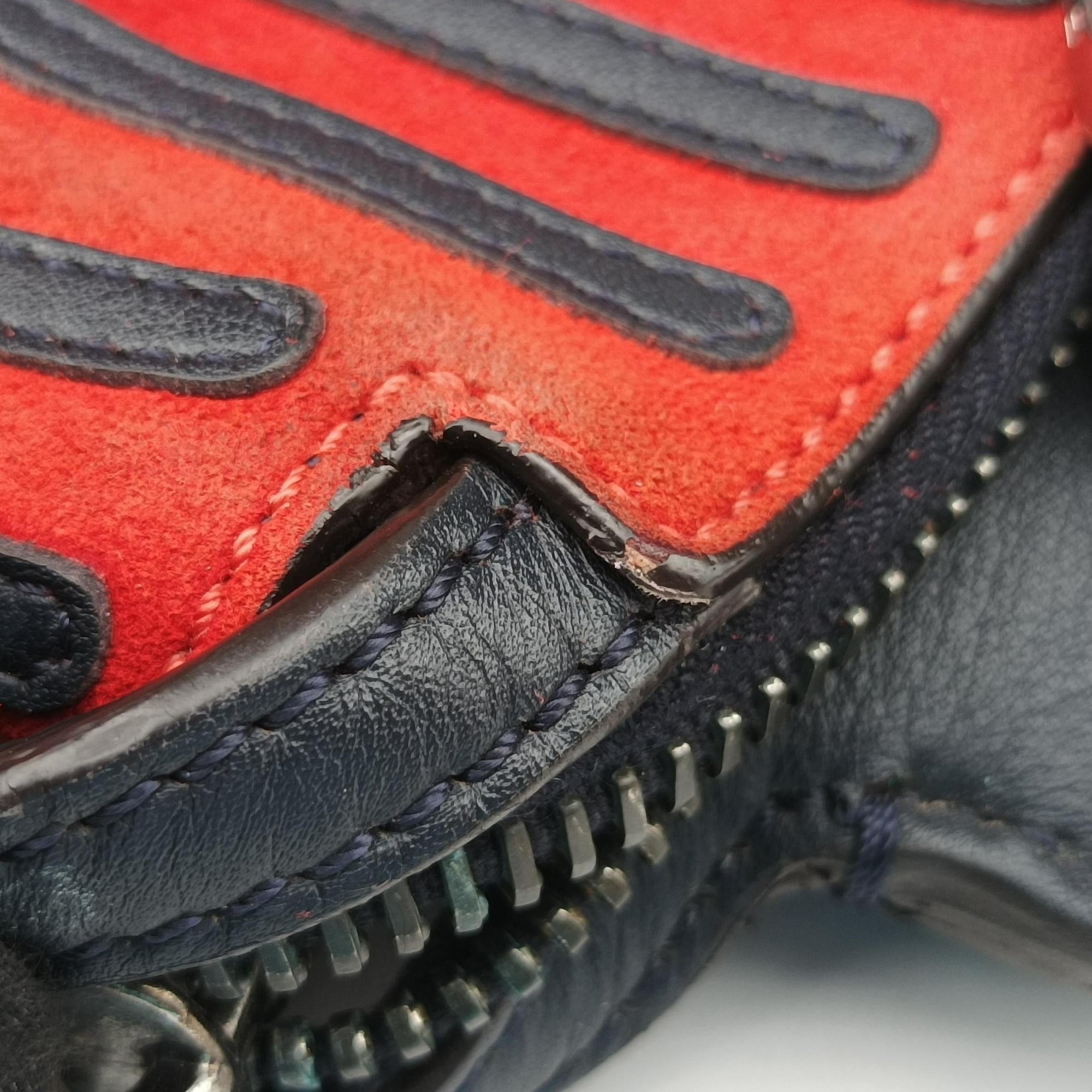 Pre-owned Fendi Dotcom Click Small Red × Black Suede × Leather 8BN299 shoulderbag | stylenewstar