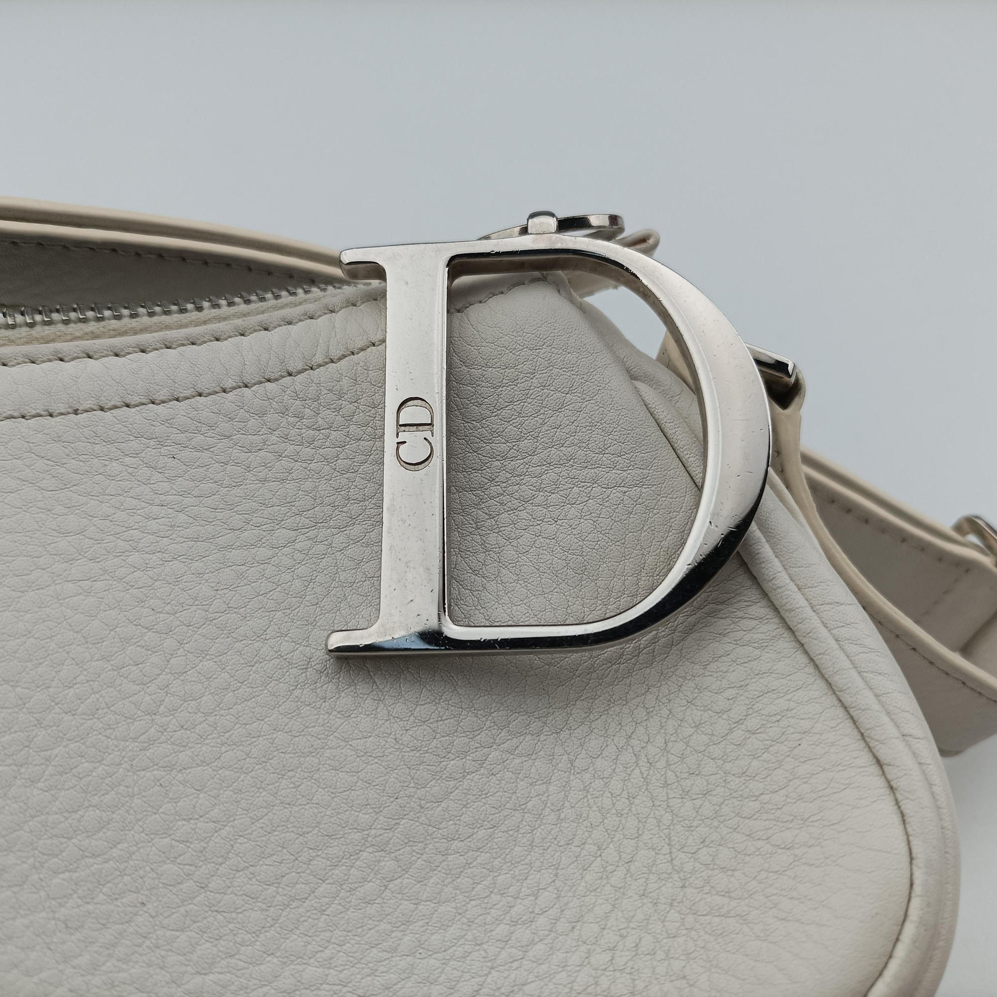 Pre-owned Christian Dior D Pendant White Leather  shoulderbag | stylenewstar