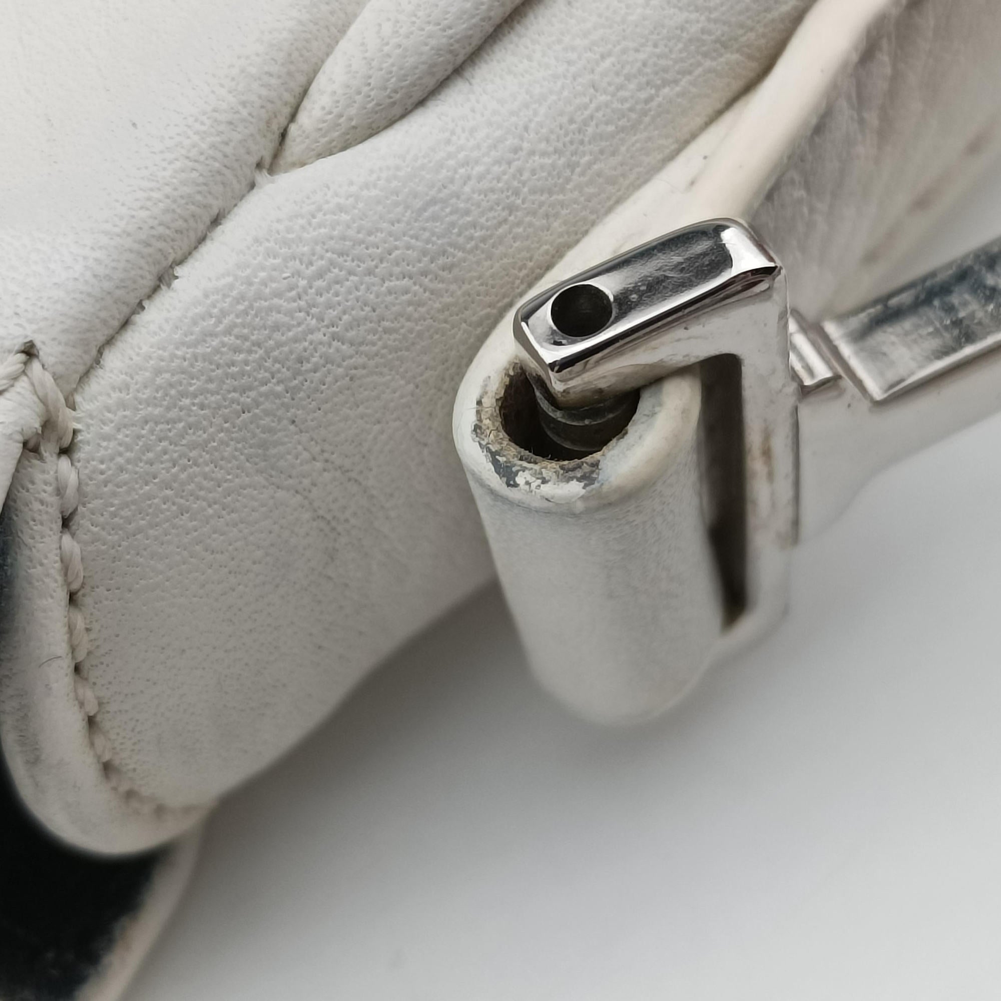 Pre-owned Christian Dior D Pendant White Leather  shoulderbag | stylenewstar