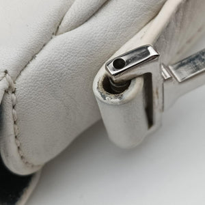 Pre-owned Christian Dior D Pendant White Leather  shoulderbag | stylenewstar
