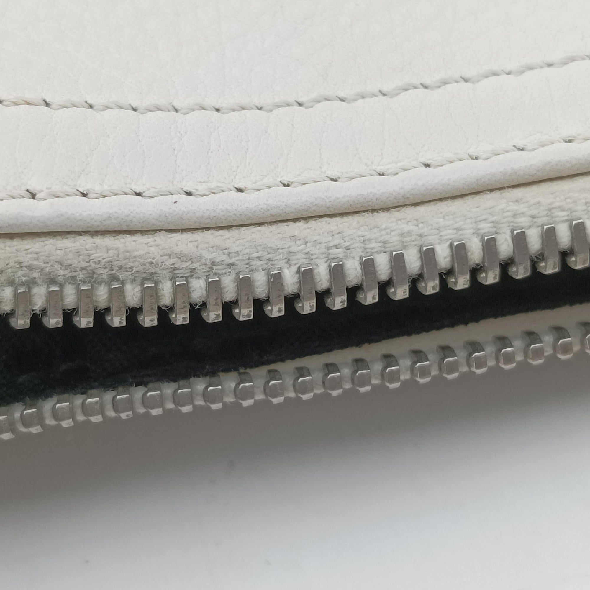 Pre-owned Christian Dior D Pendant White Leather  shoulderbag | stylenewstar