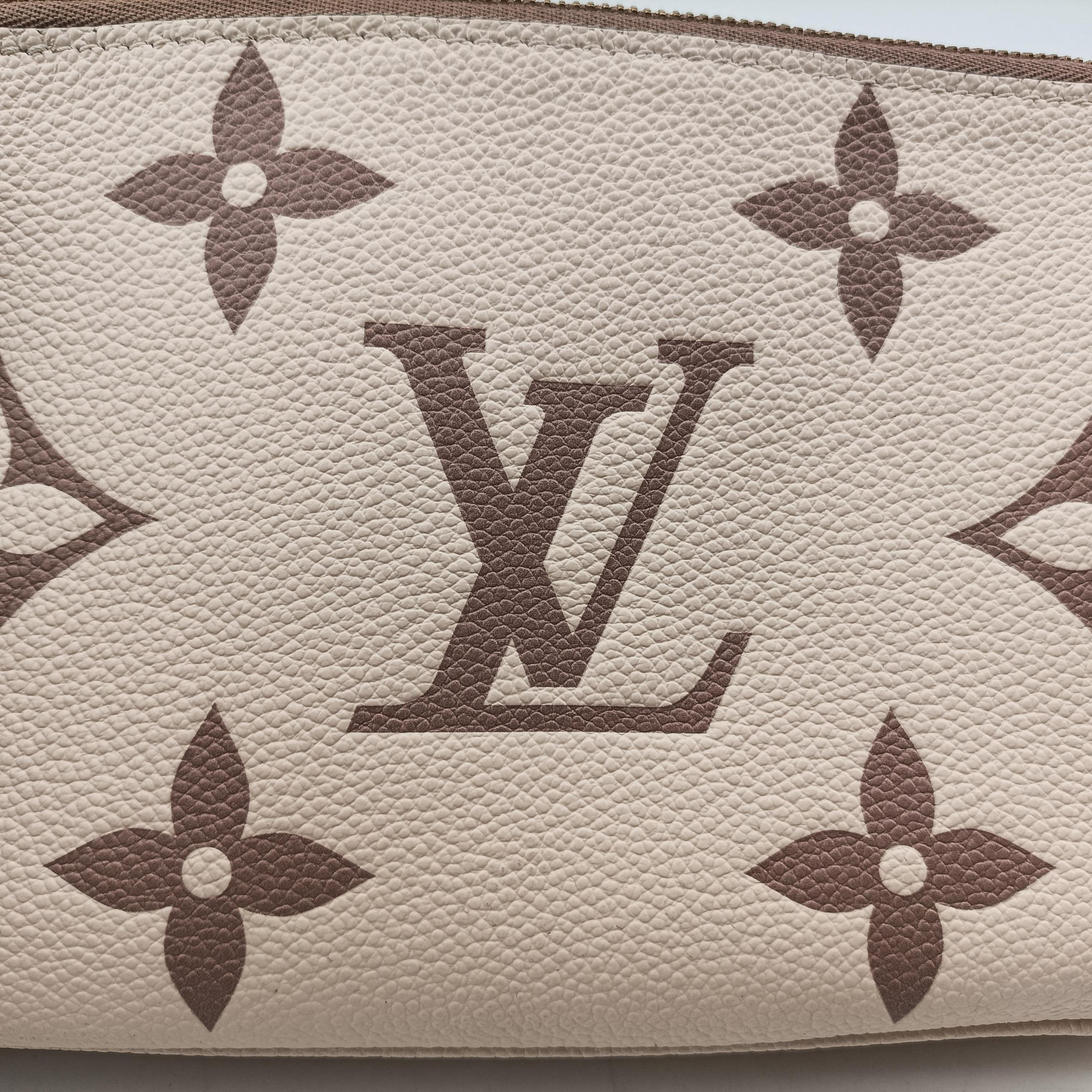 Vintage Louis Vuitton Bicolor Pochette Double Cream × Bois de Rose Monogram Empreinte M80084 shoulderbag | stylenewstar