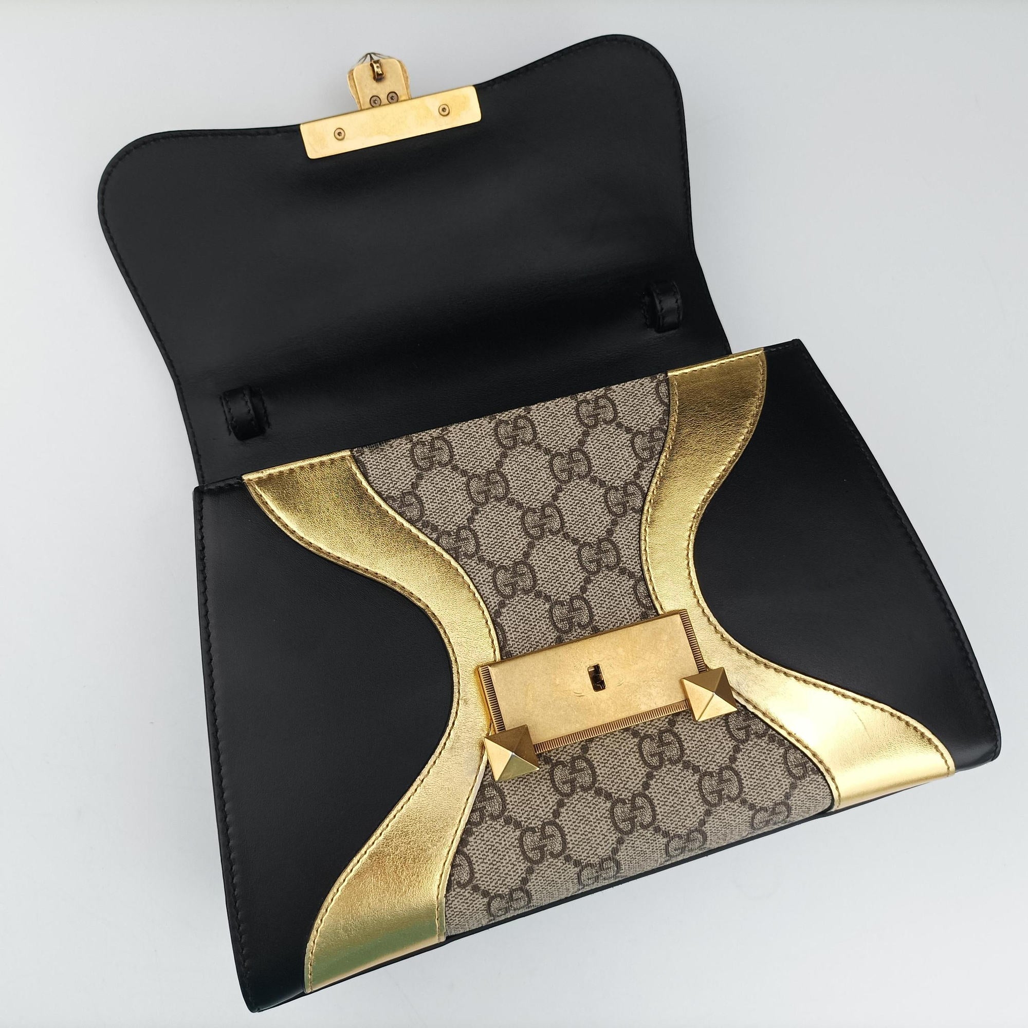 Pre-owned Gucci Osiride GG Supreme Beige × Gold × Black PVC coated canvas×Leather 497996 shoulderbag | stylenewstar