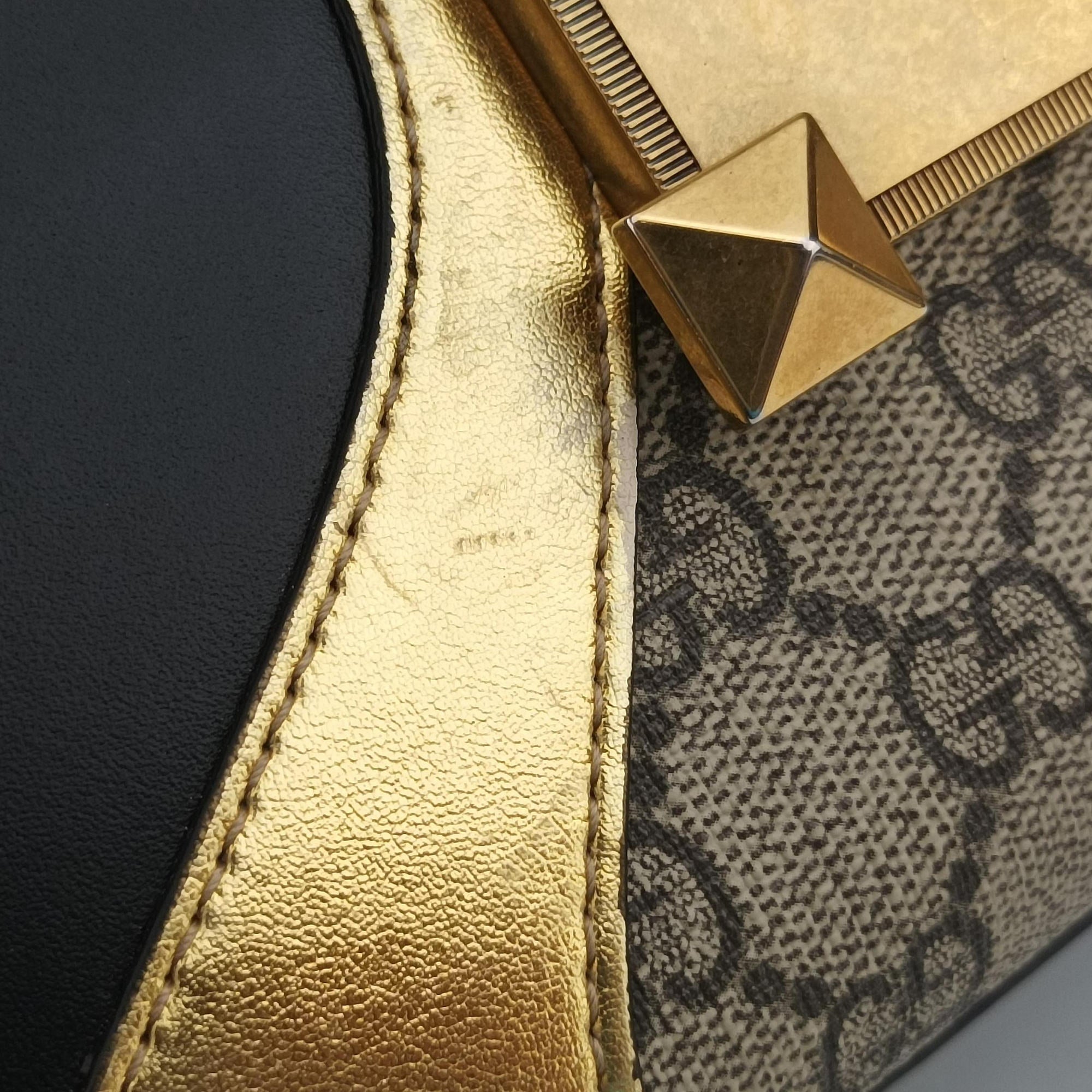 Pre-owned Gucci Osiride GG Supreme Beige × Gold × Black PVC coated canvas×Leather 497996 shoulderbag | stylenewstar
