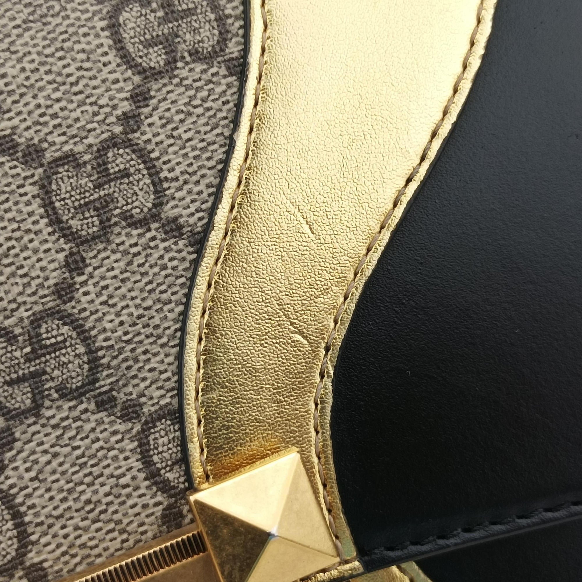 Pre-owned Gucci Osiride GG Supreme Beige × Gold × Black PVC coated canvas×Leather 497996 shoulderbag | stylenewstar