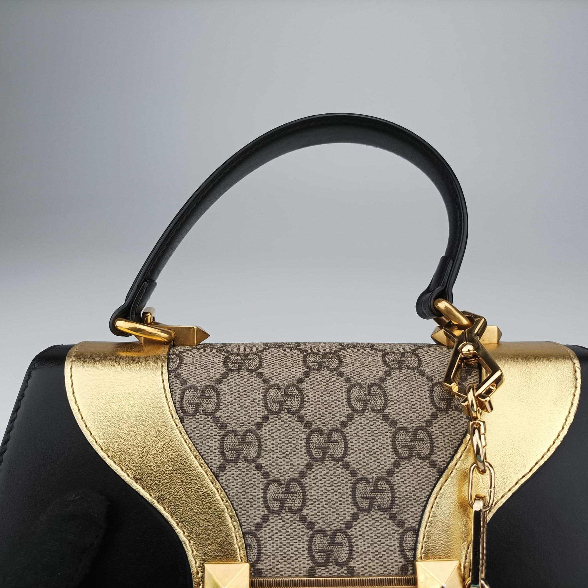 Pre-owned Gucci Osiride GG Supreme Beige × Gold × Black PVC coated canvas×Leather 497996 shoulderbag | stylenewstar