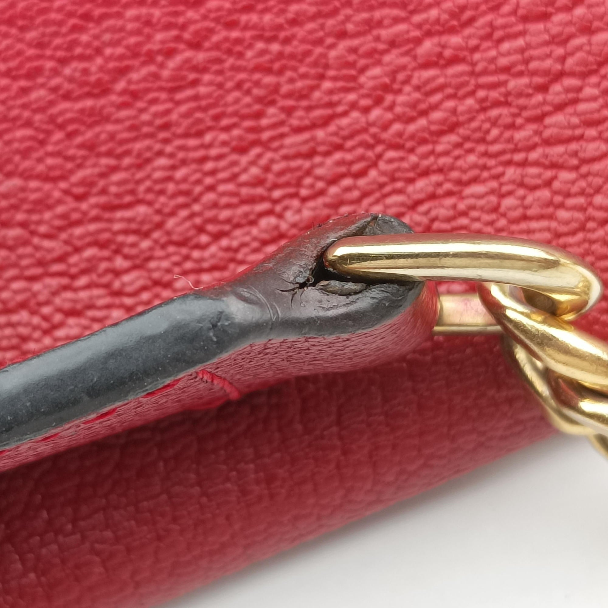 Pre-owned Loewe Avenue Red Leather  shoulderbag | stylenewstar