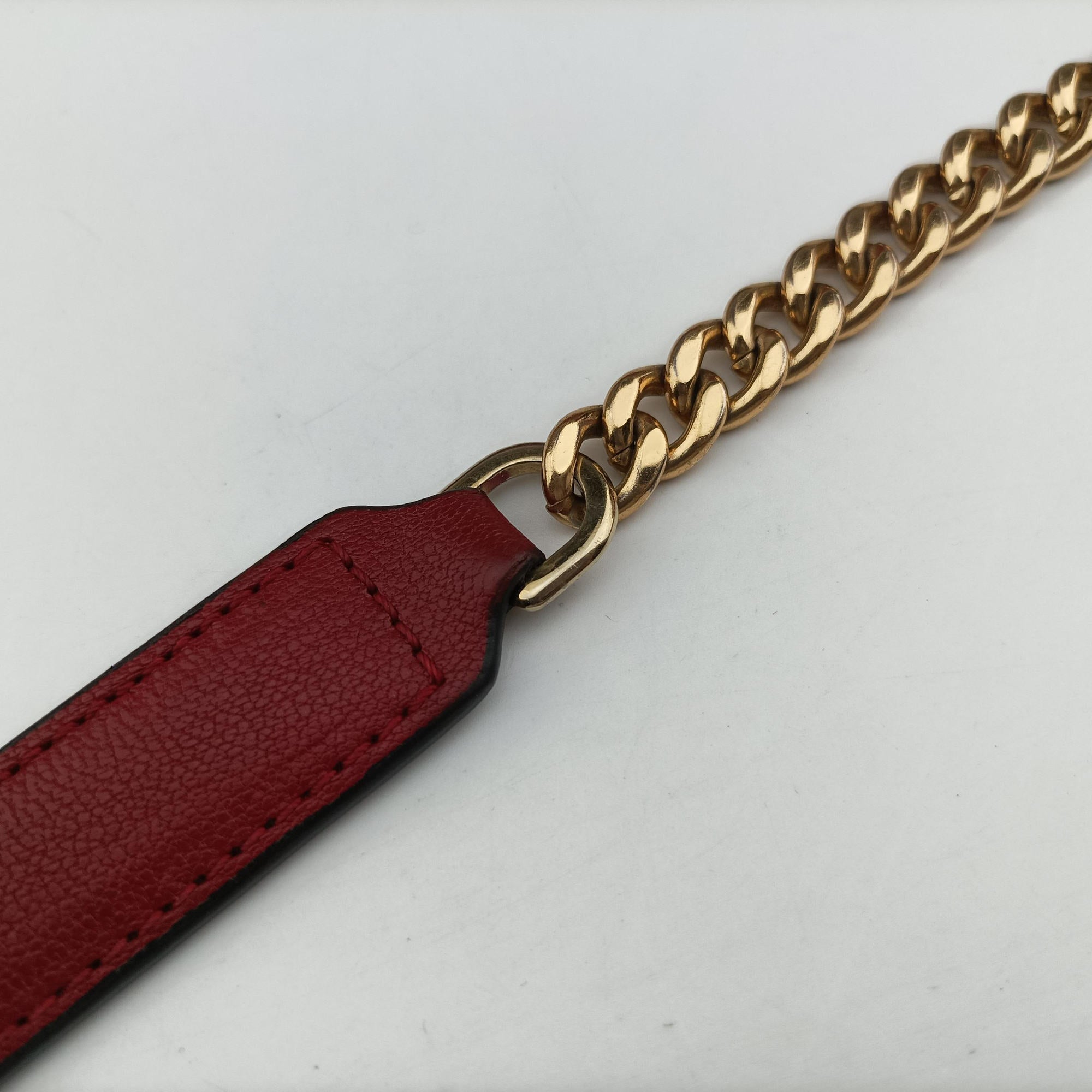 Pre-owned Loewe Avenue Red Leather  shoulderbag | stylenewstar