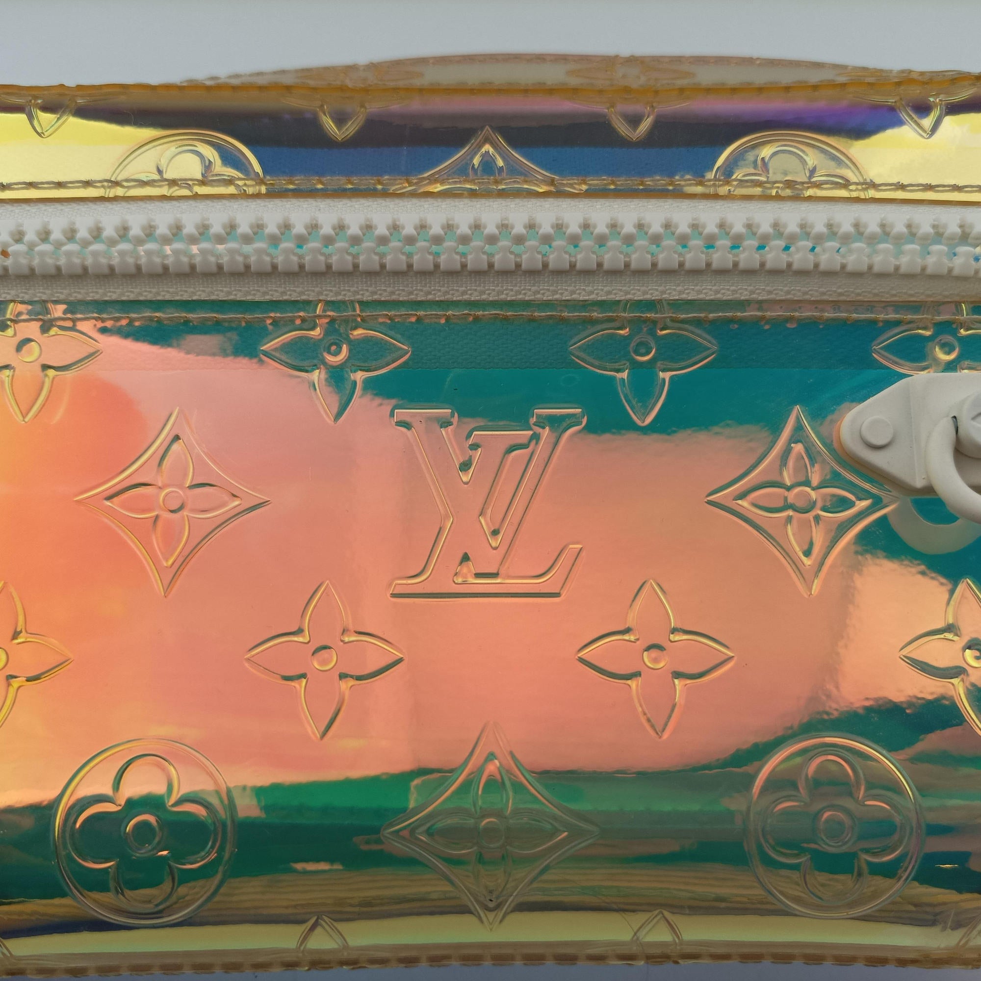 Vintage Louis Vuitton Pochette Volga prism pvc vinyl M55261 clutchbag | stylenewstar