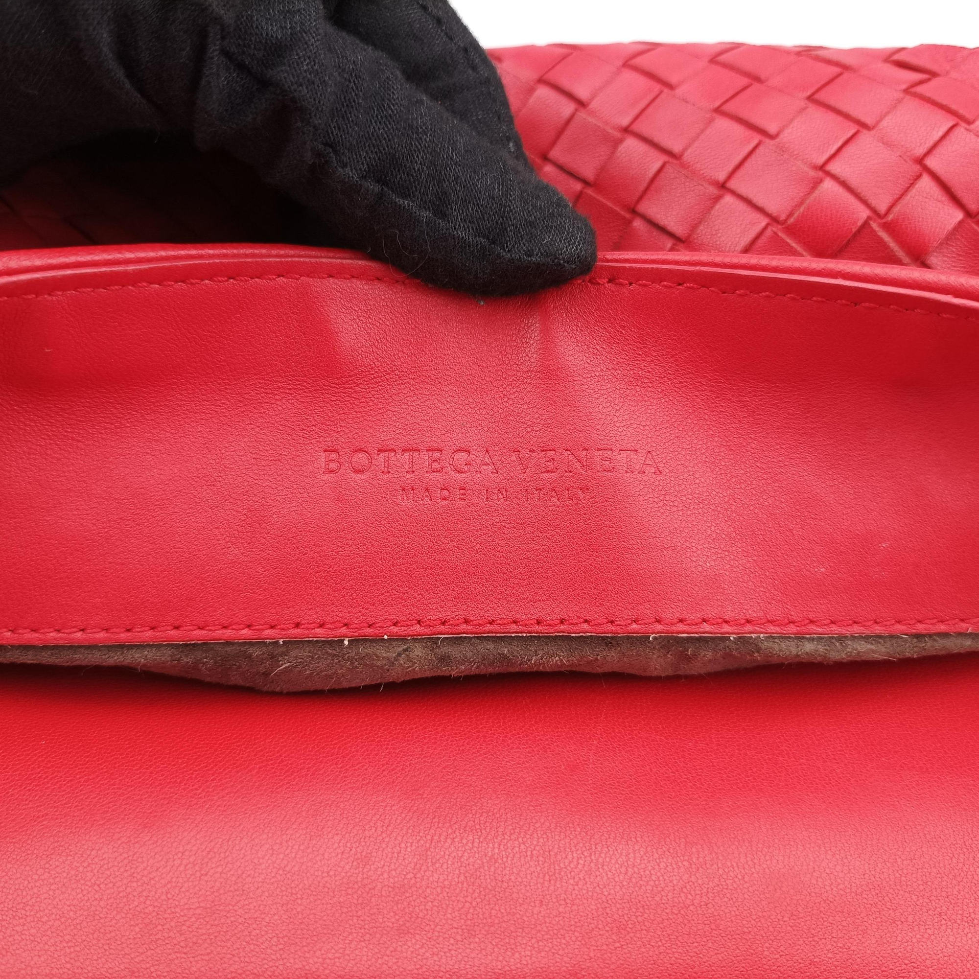 Pre-owned Bottega Veneta Intrecciato Red lambskin  shoulderbag | stylenewstar